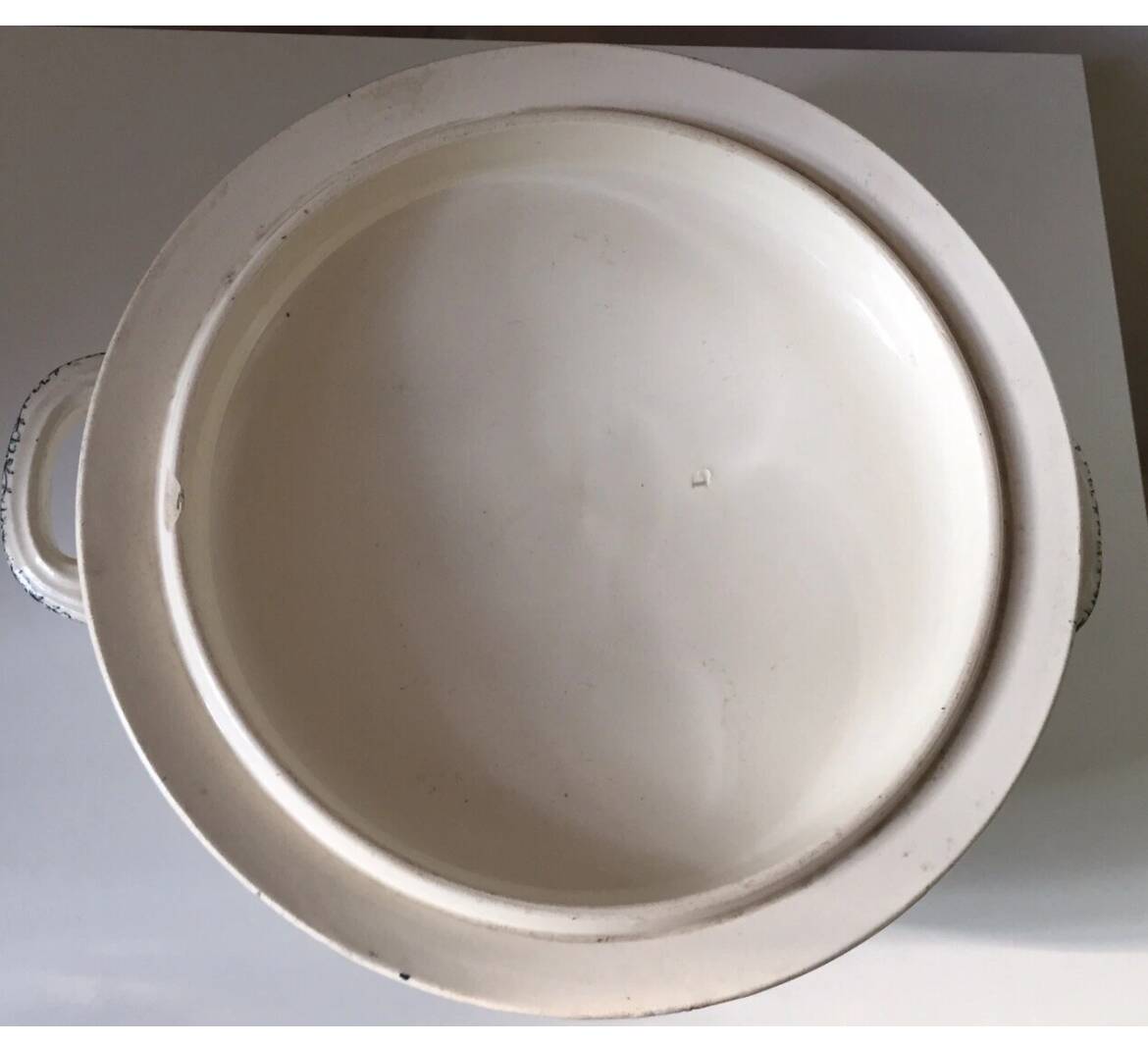 Ancienne Soupière Terre de Fer décor bleu fleuri