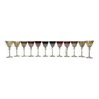Série de 12 verres a vin en cristal multicolore époque milieu XXeme