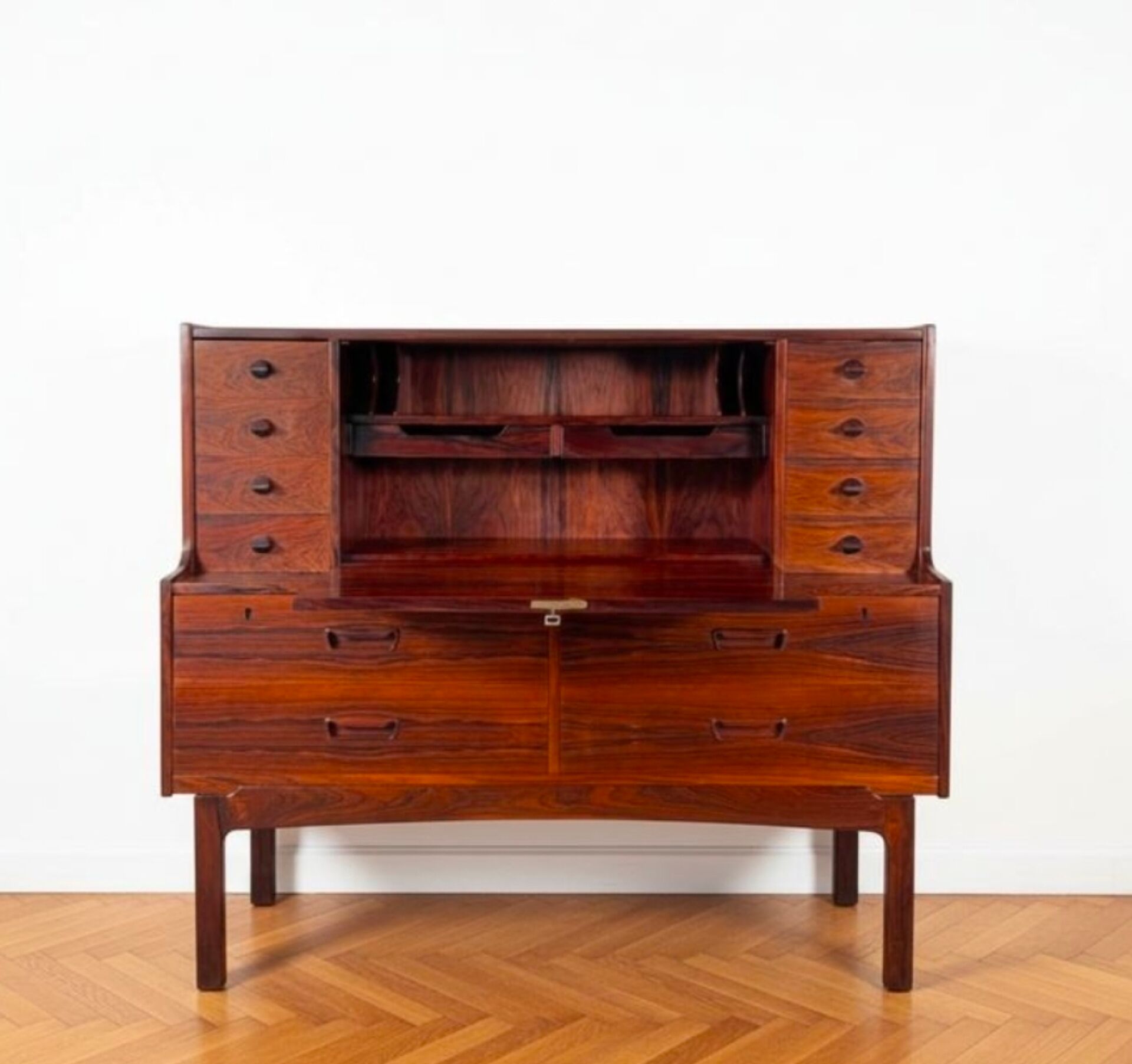 Very rare – Model No. 69 secretary in Rio rosewood – Arne Wahl I