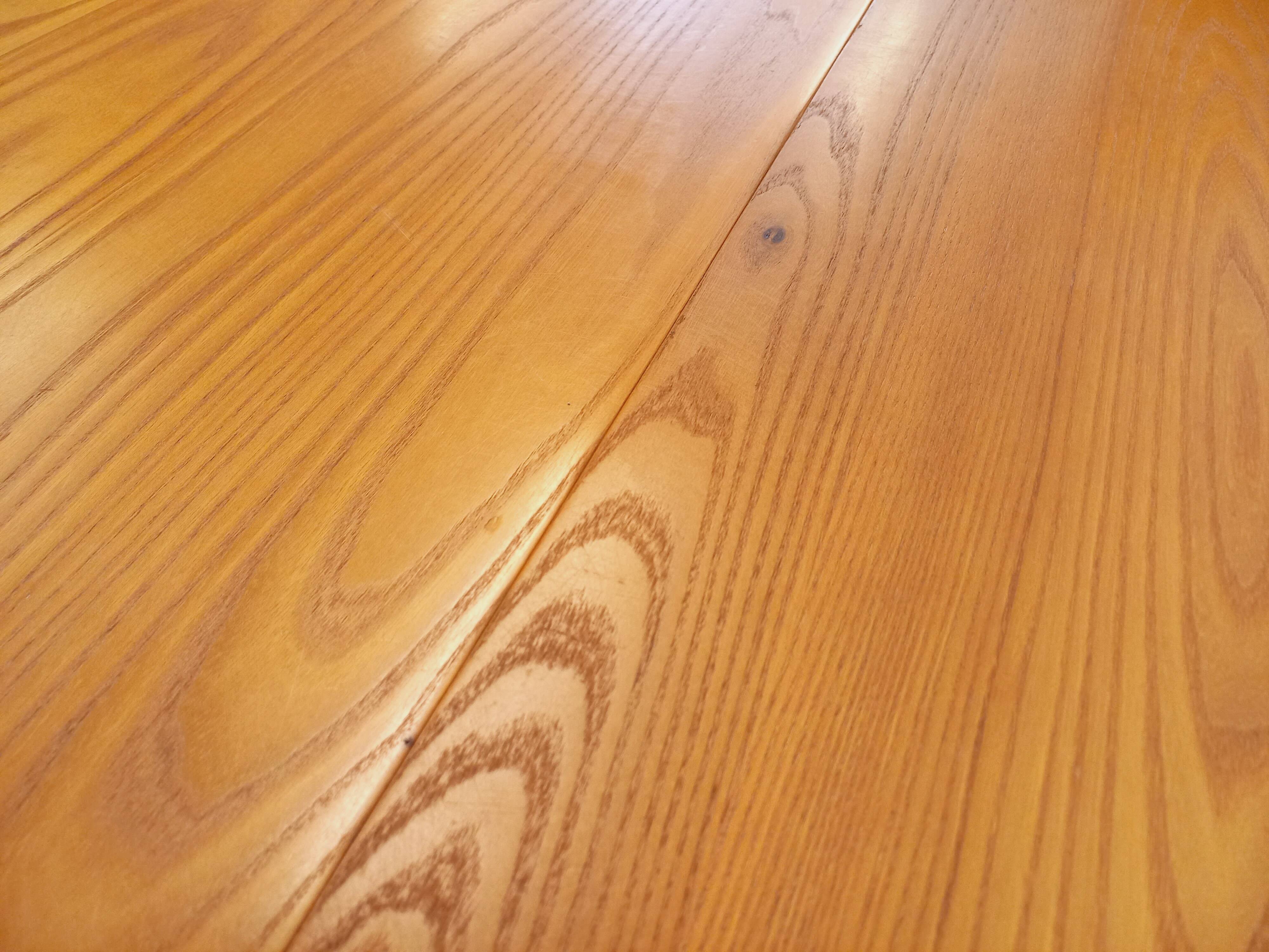 Table à manger ronde vintage Seltz des années 70 80 en orme blond massif