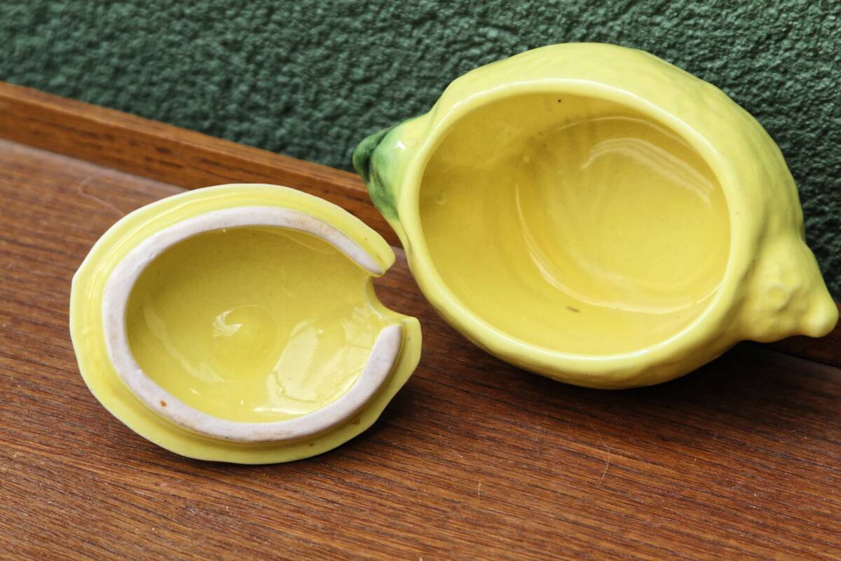 Slush mustard pot, lemon shape