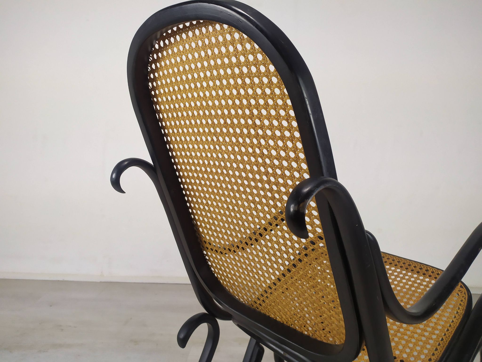 Rocking-chair curved wood
