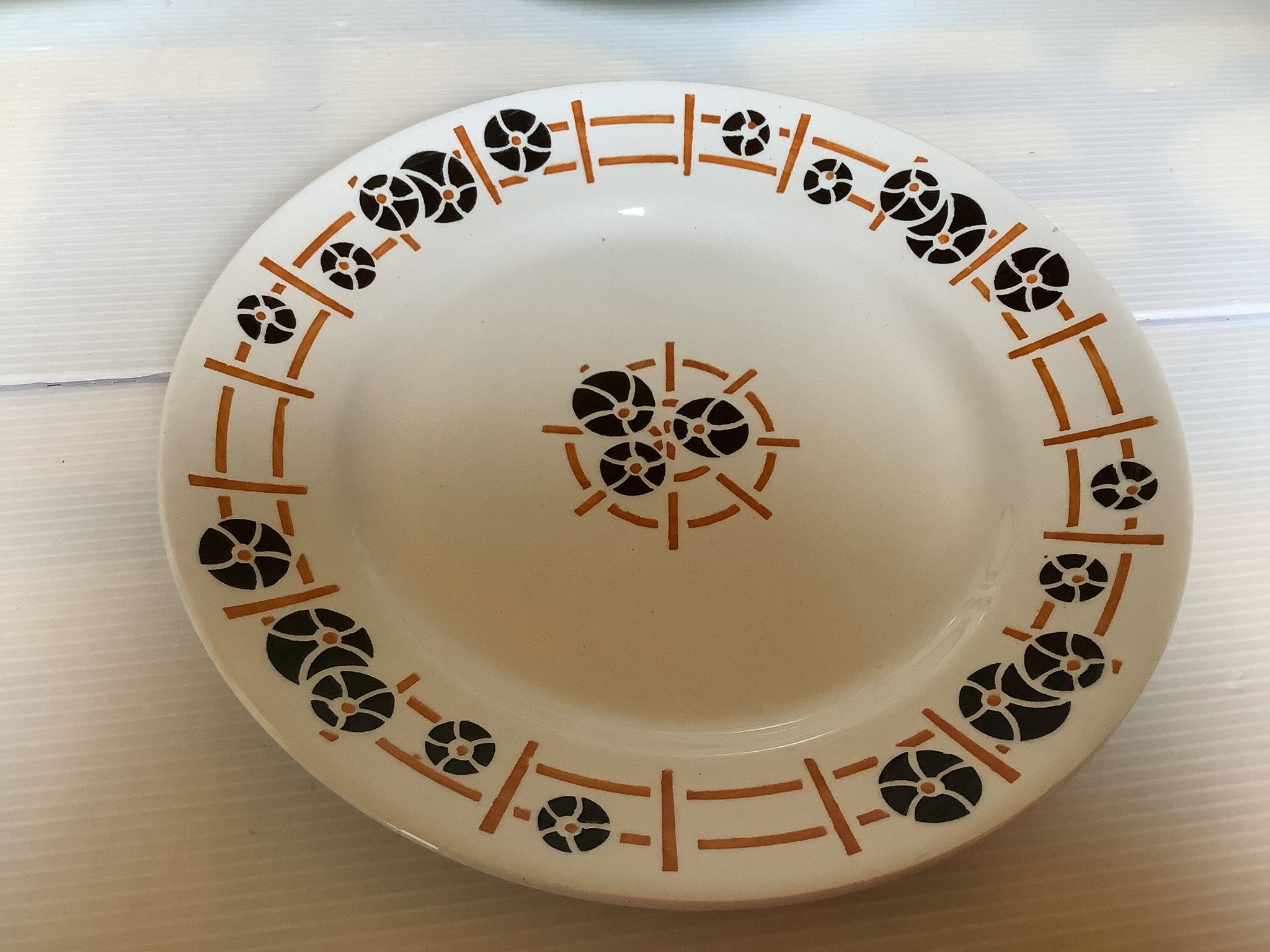 Six anciennes assiettes plates faïence année 30 modèle nymphéas