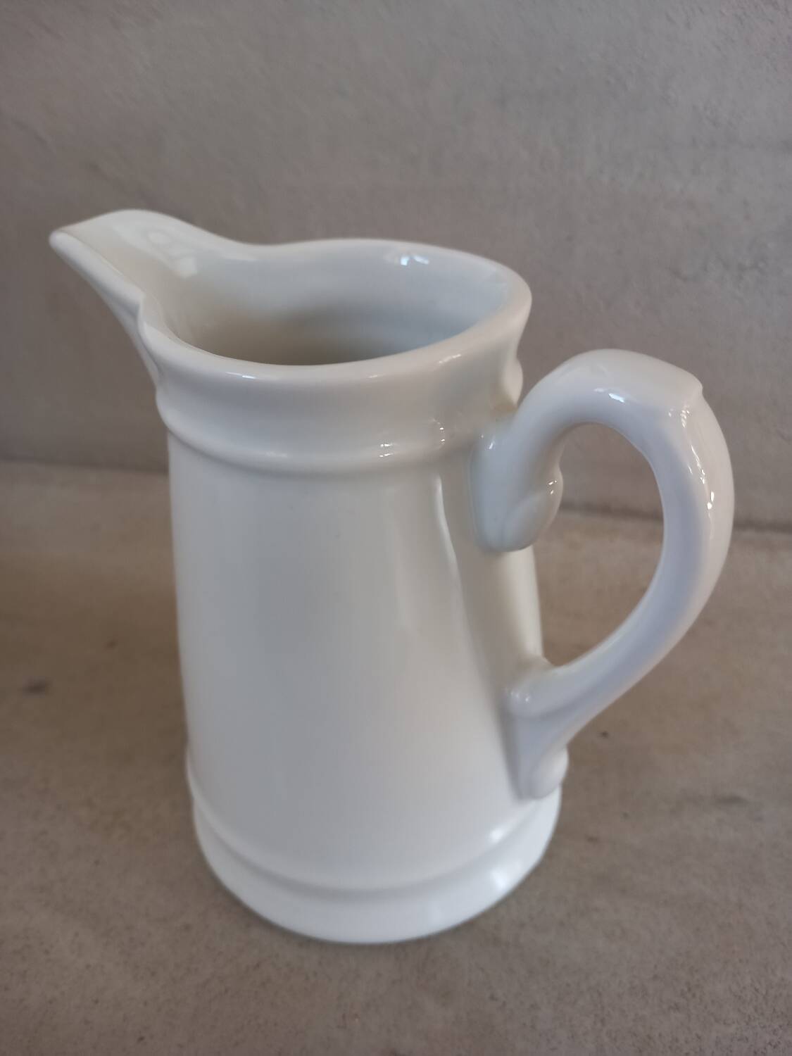 Plain white milk jug / pitcher 300 ml