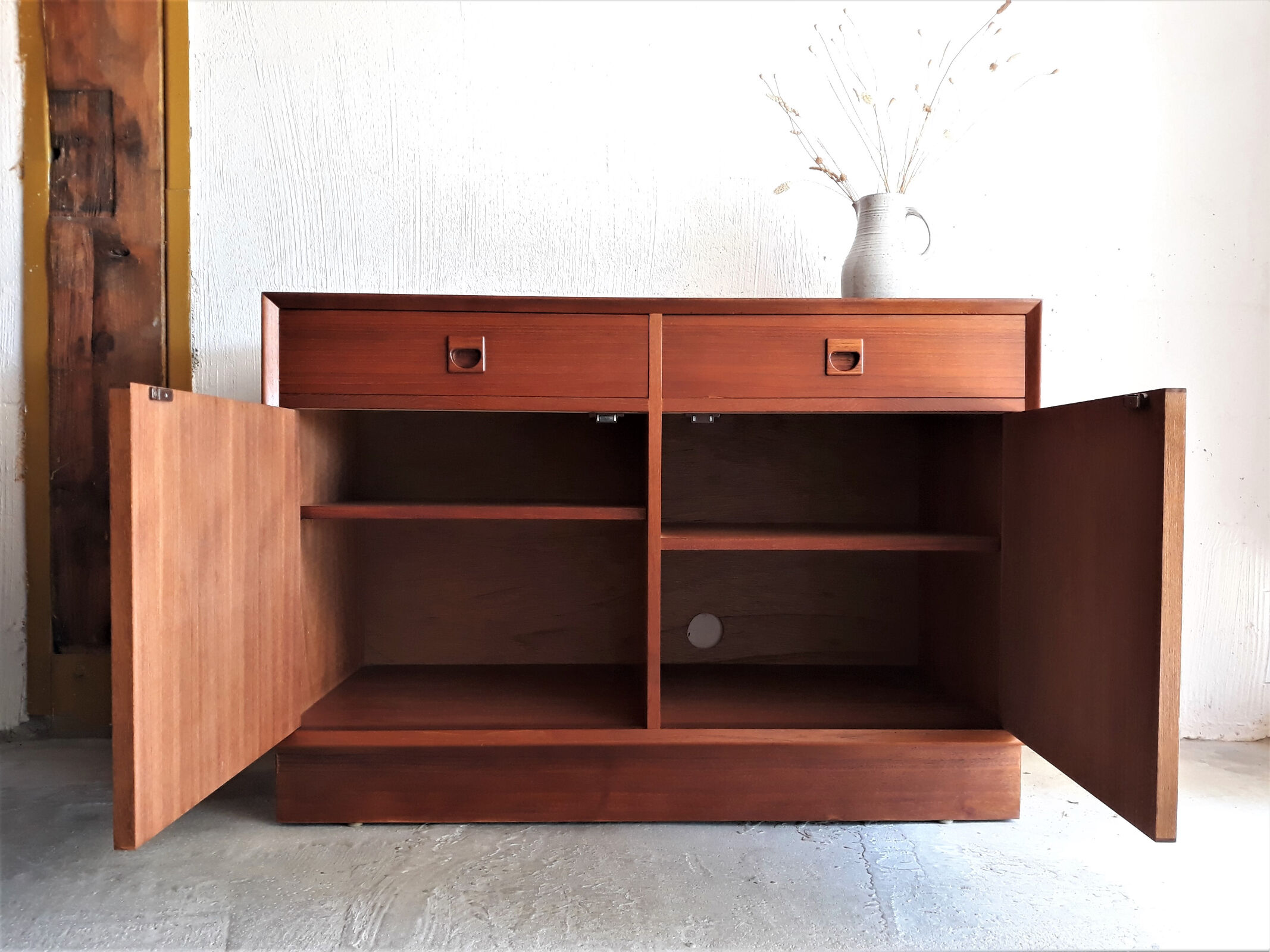 Teak Furniture / Small Enfilade Eric BROUER / Vintage Teck / Scandinavian Buffet / Small Buffet - Vintage Bar Furniture / Made in Denmark / Mid Century