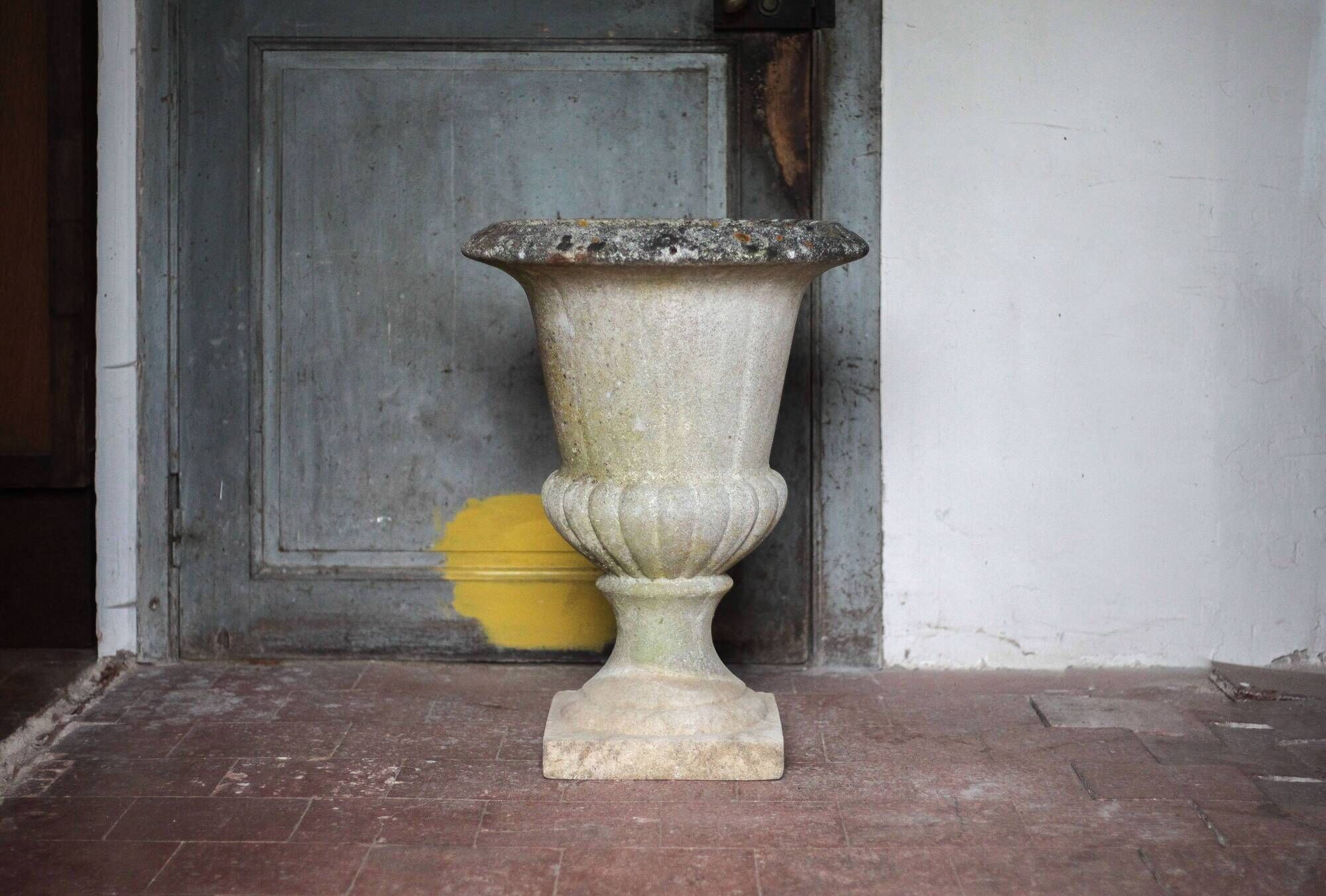 Medicis Grandon Fres planter, plant pot, outdoor pot, p pot