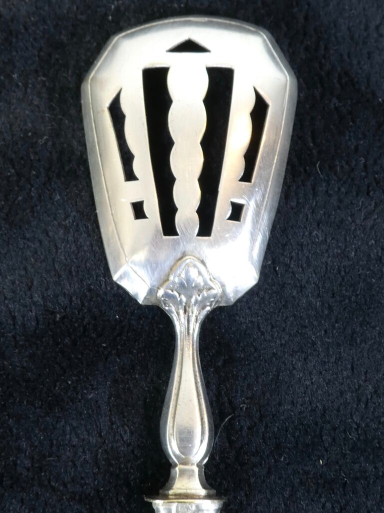 Service cover has mignardises art deco solid silver stuffed minerve