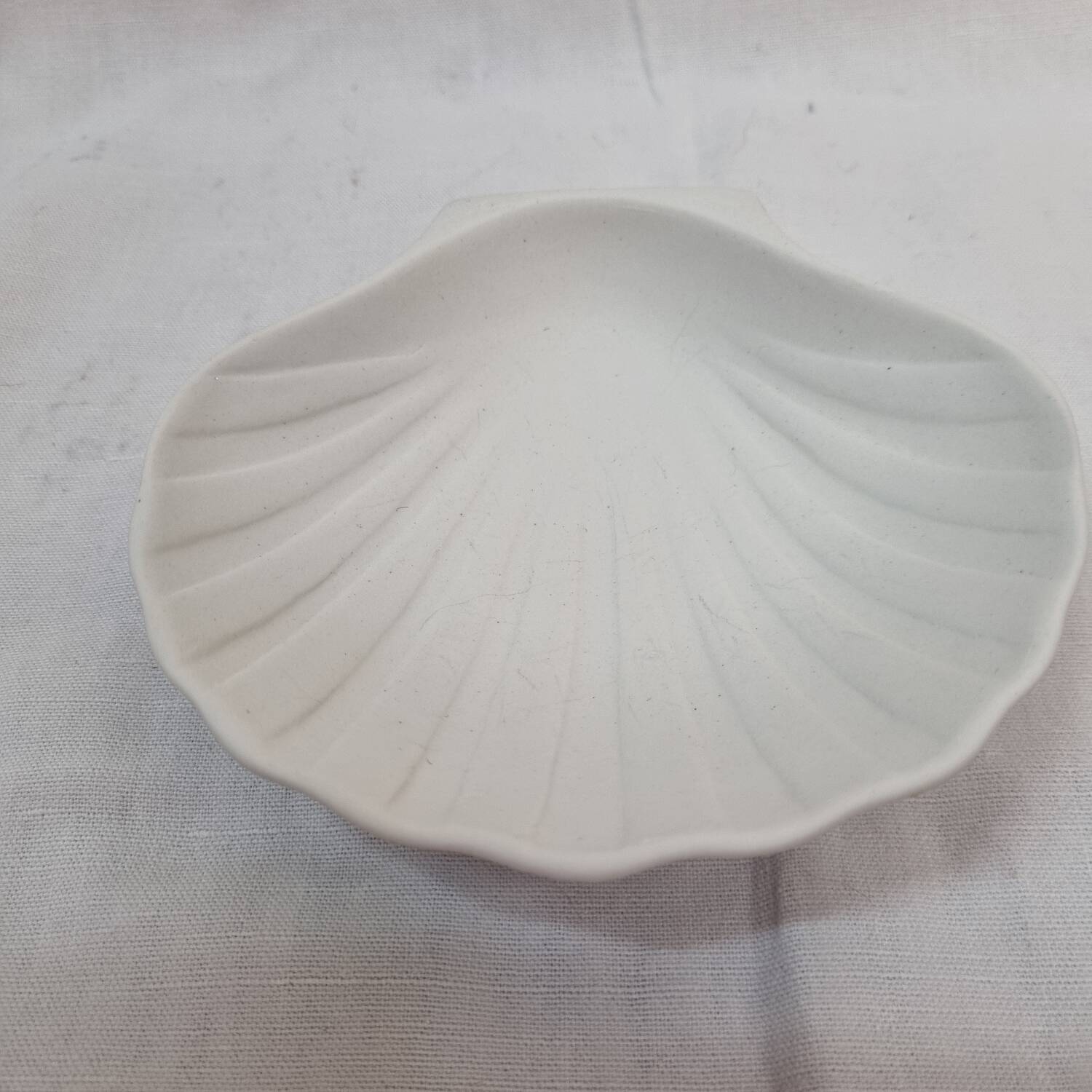 Porcelain scallop butter dish