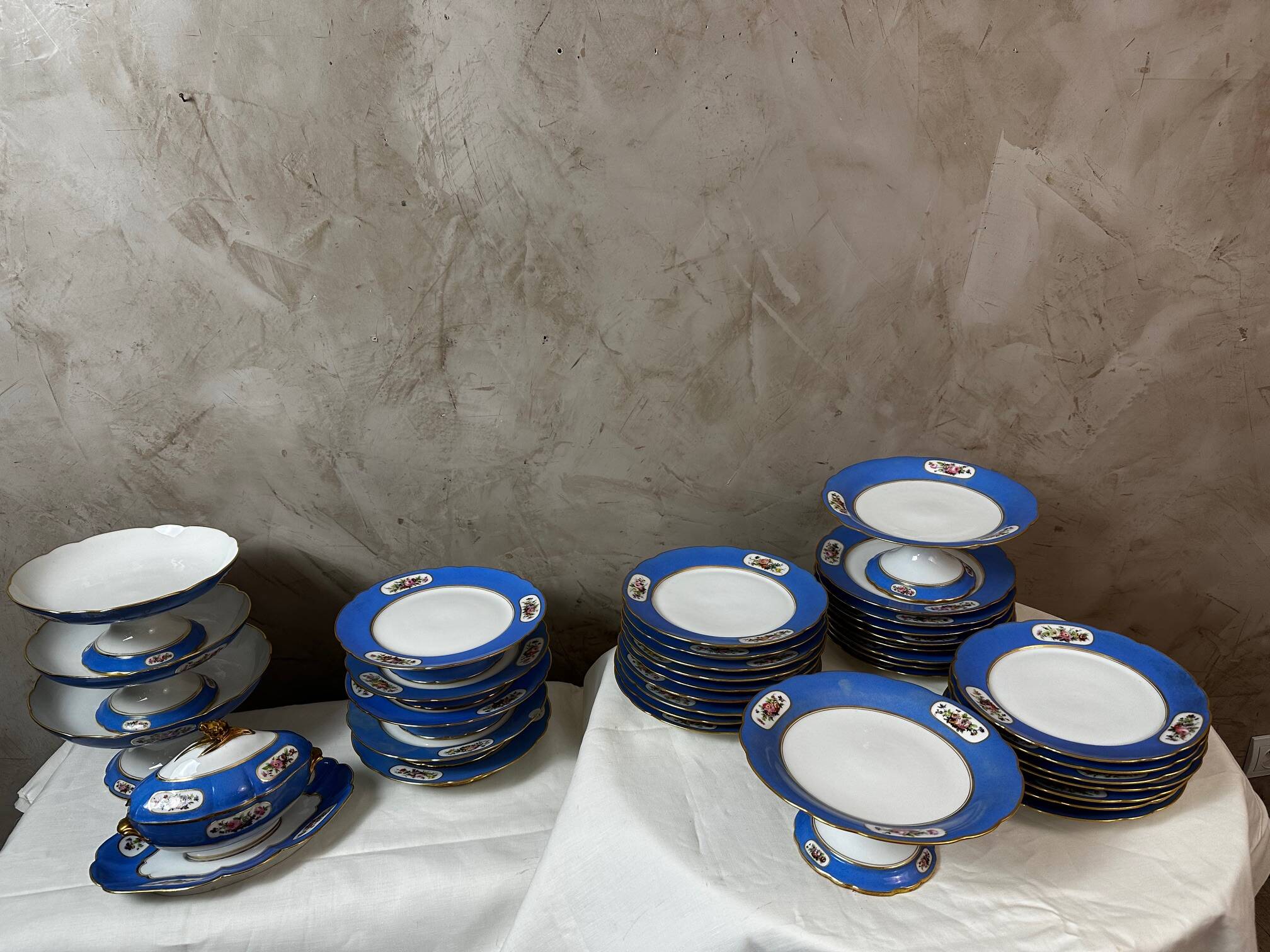 Porcelain service from Paris