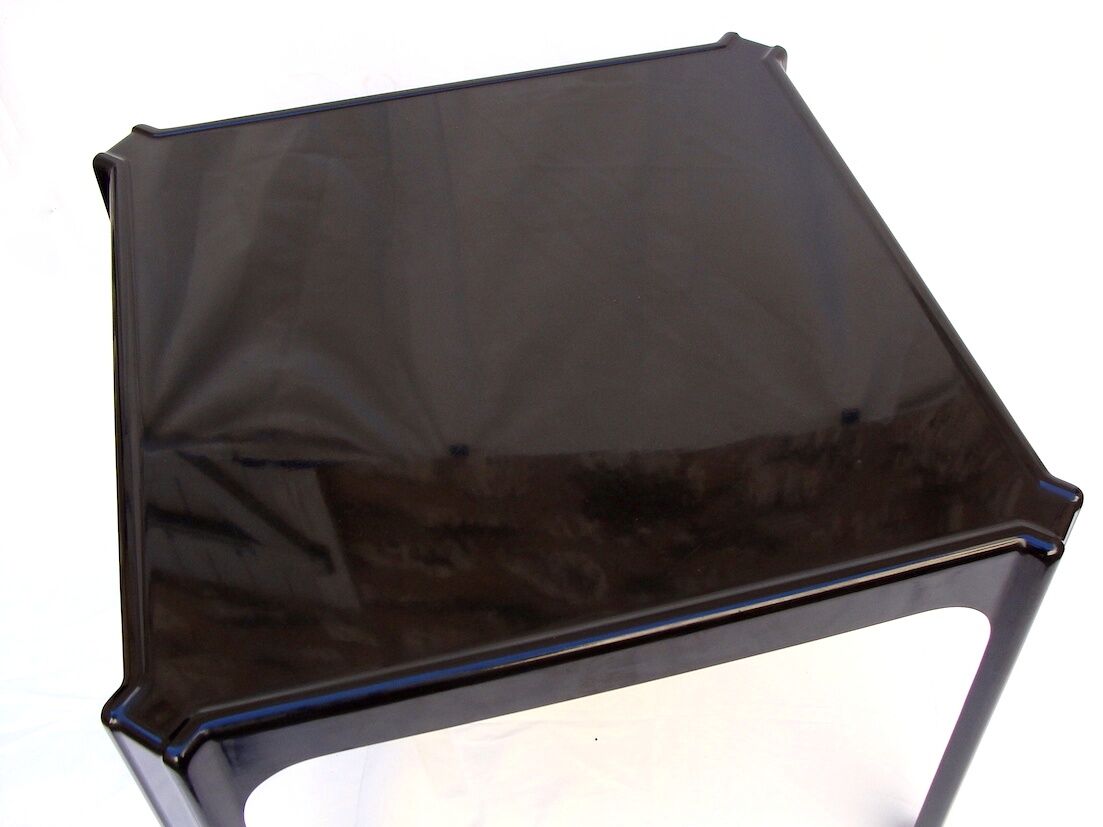 Square table design 1970 fiberglass.
