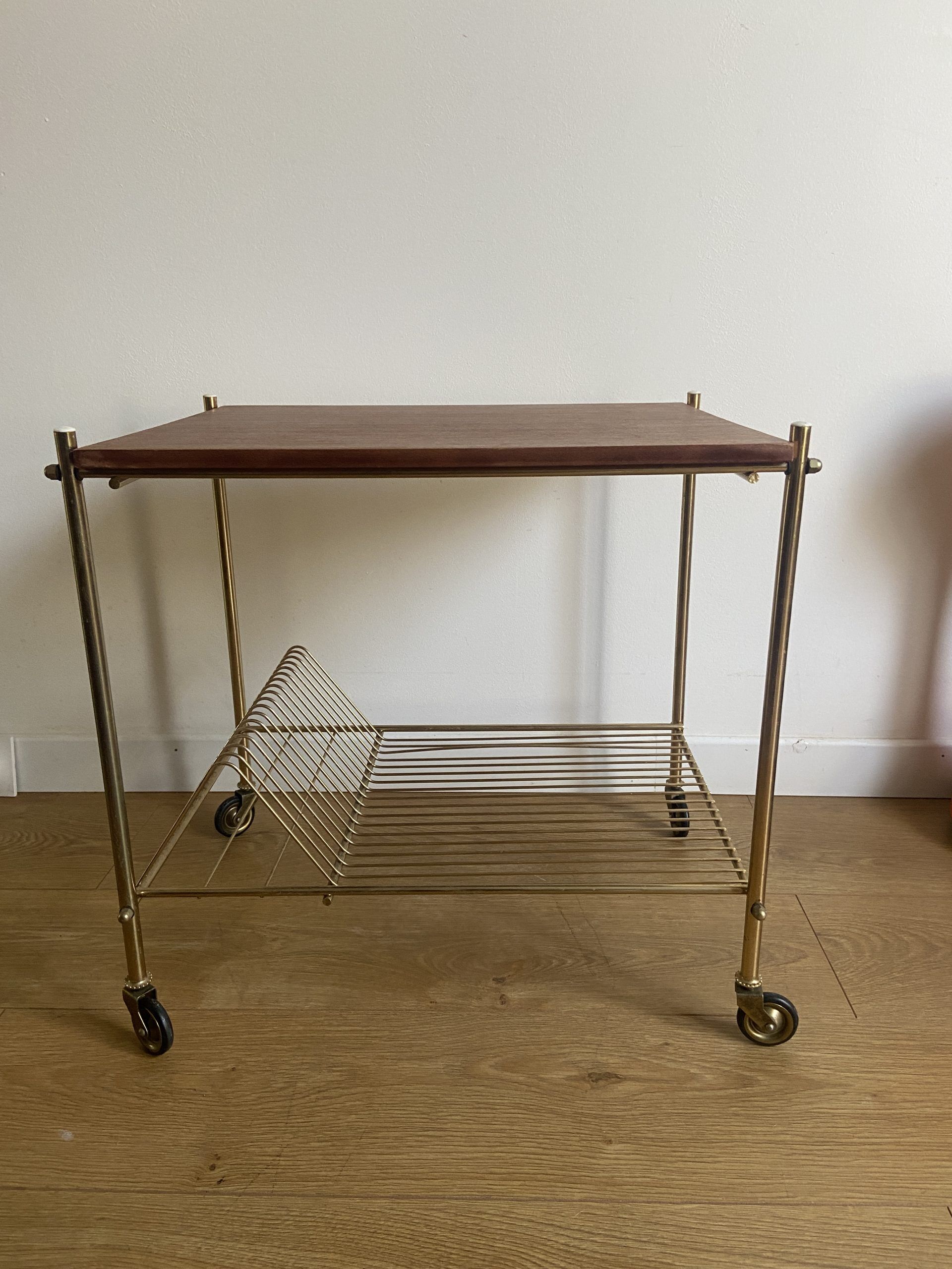 Side table vinyl door with wheels