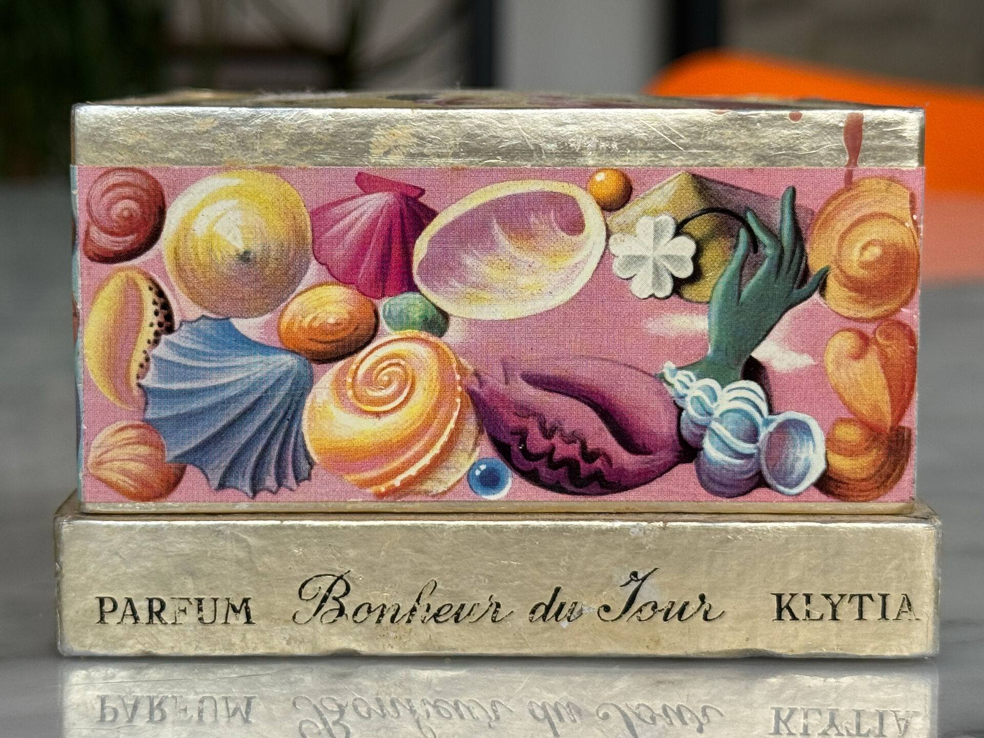 Vintage powder box Klytia "Bonheur du jour"