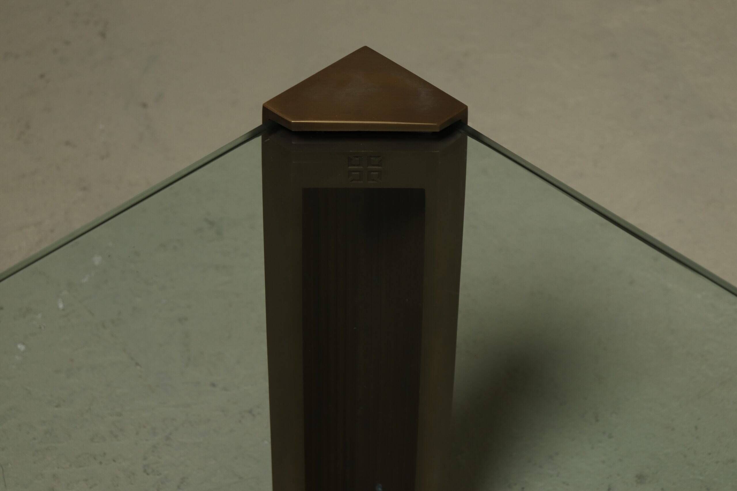 Table d'appoint modèle T14 par Peter Ghyczy années 1970