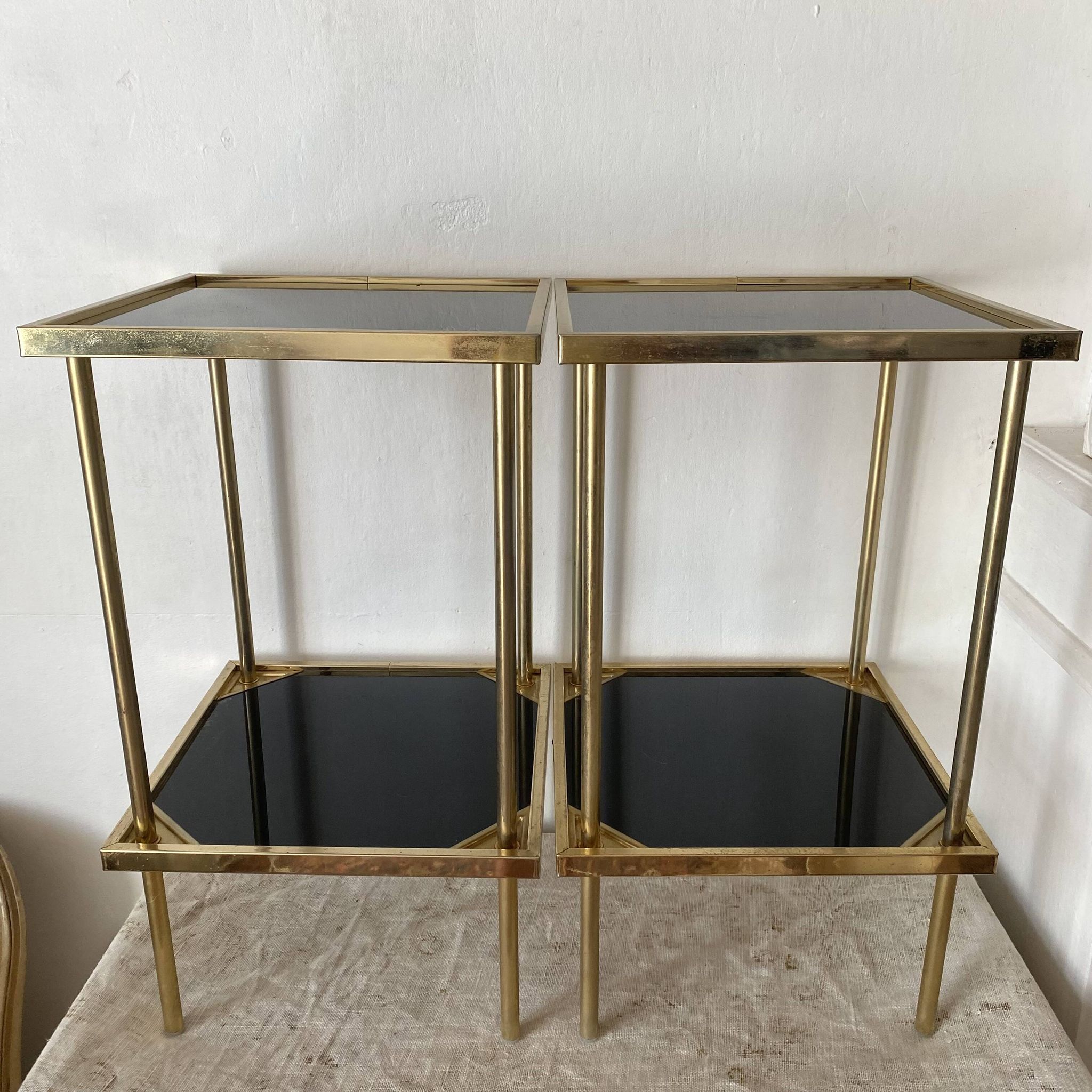 Tables de chevet ou bouts de canapé années 70-80