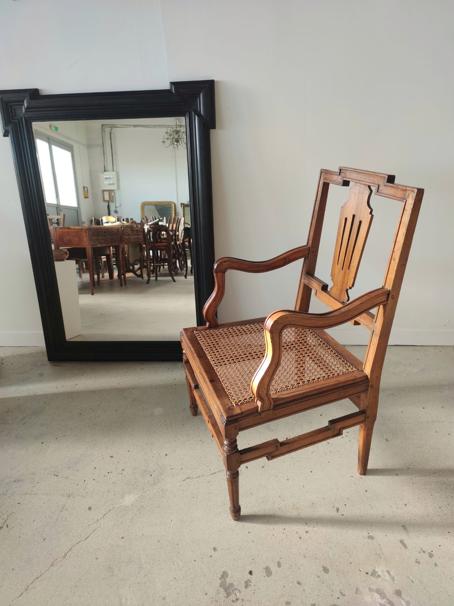 Fauteuil canné en bois naturel