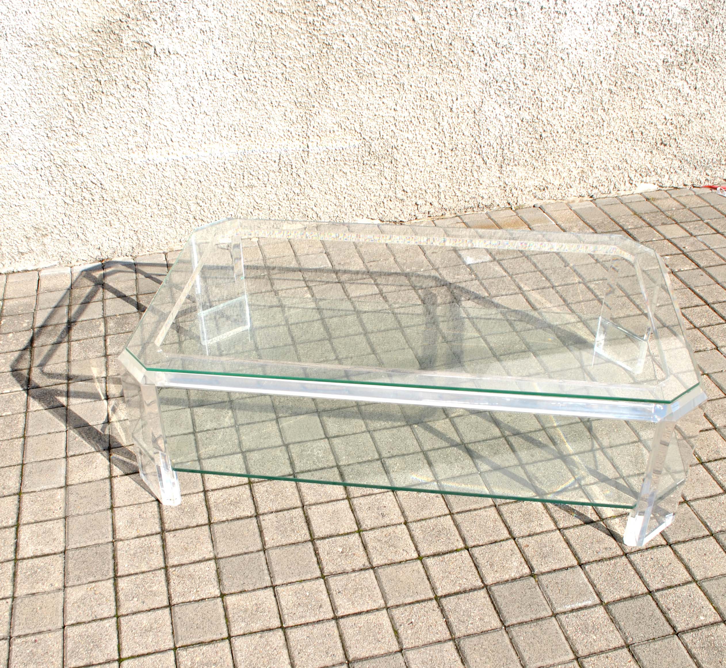 Modernist coffee table in glass and plexiglass altuglas design David Lange 1980