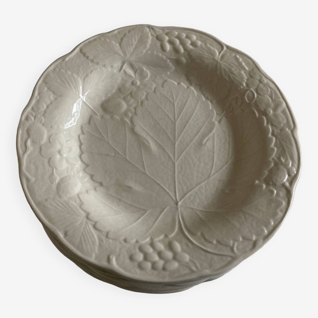 An English Davenport Ceramic Platter An English Davenport Ceramic Platter