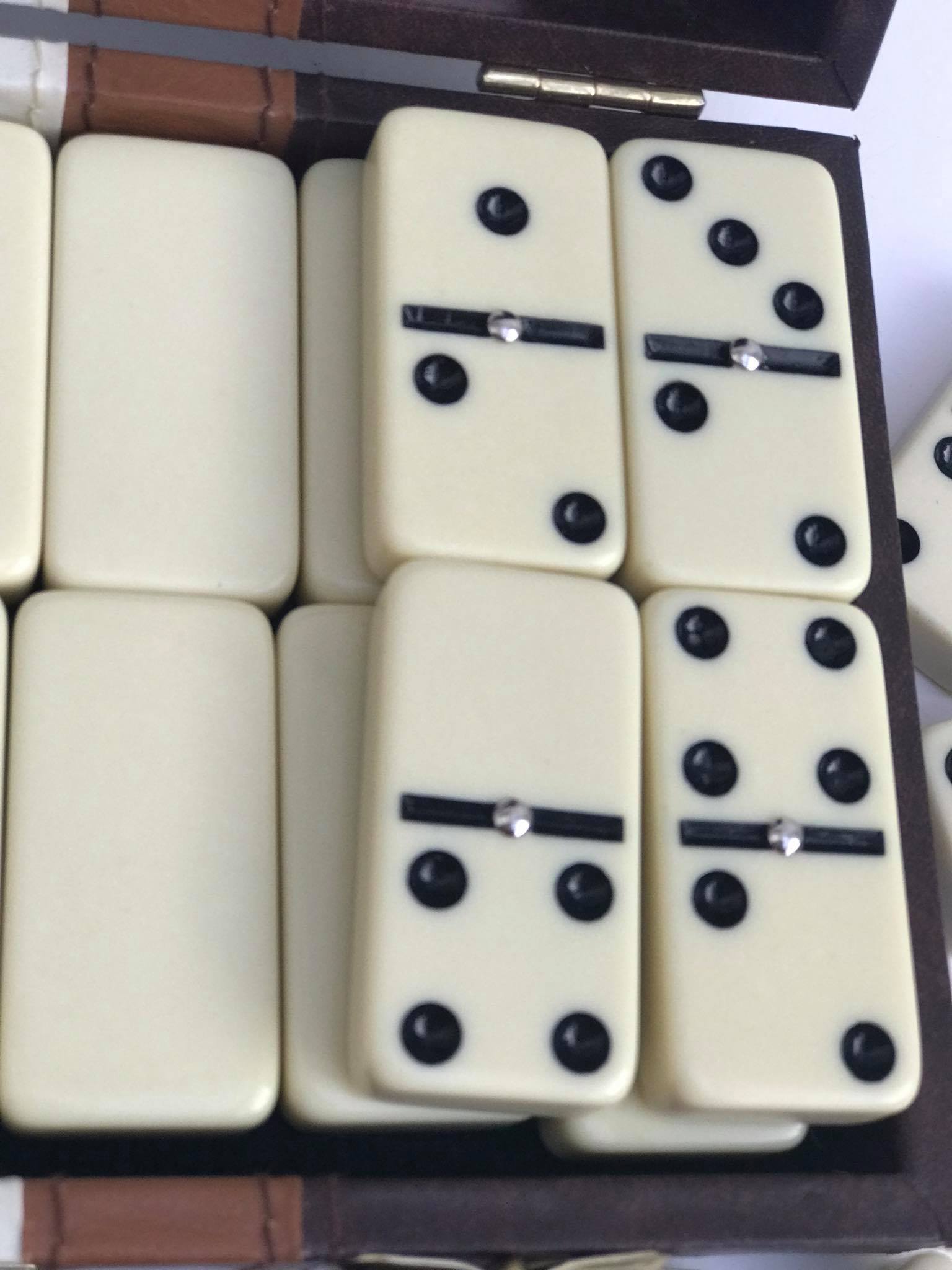 Game of dominos vintage compact travel
