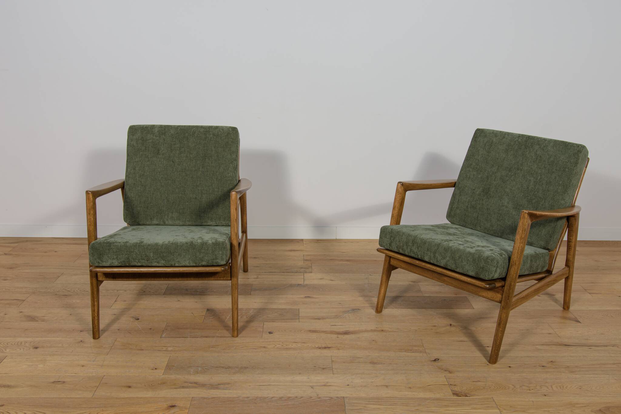 Model 300-139 Armchairs from Swarzędz Factory, 1960s, Set of 2