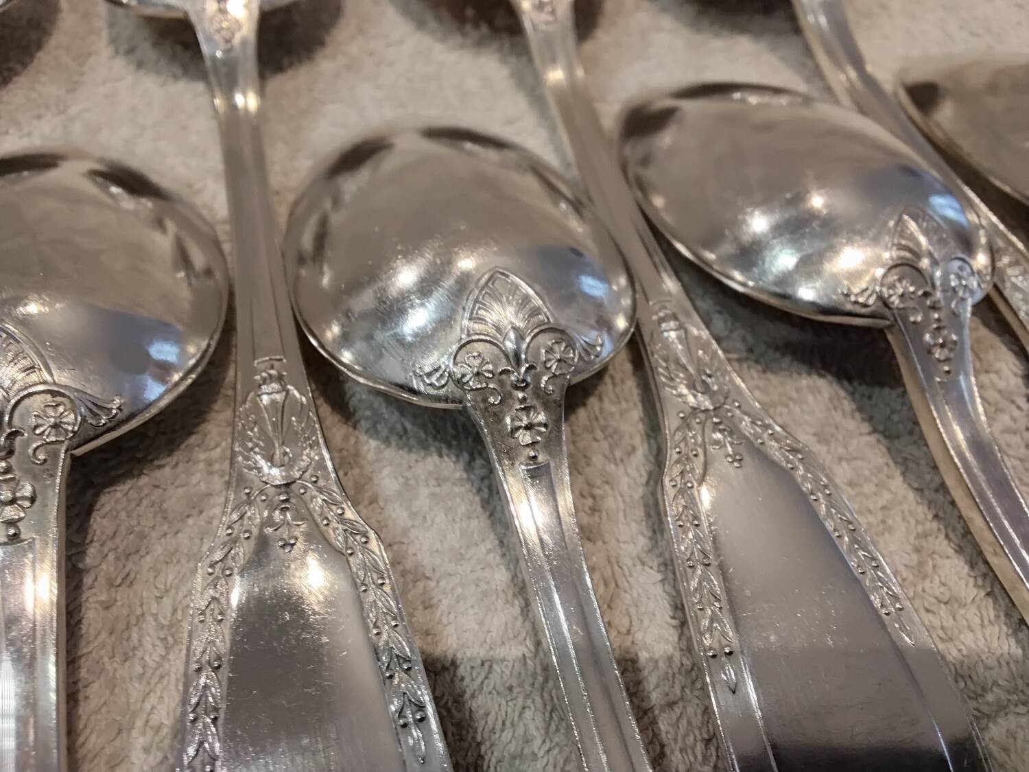 12 silver-plated metal soup spoons by Ravinet & Cie, Empire 81.