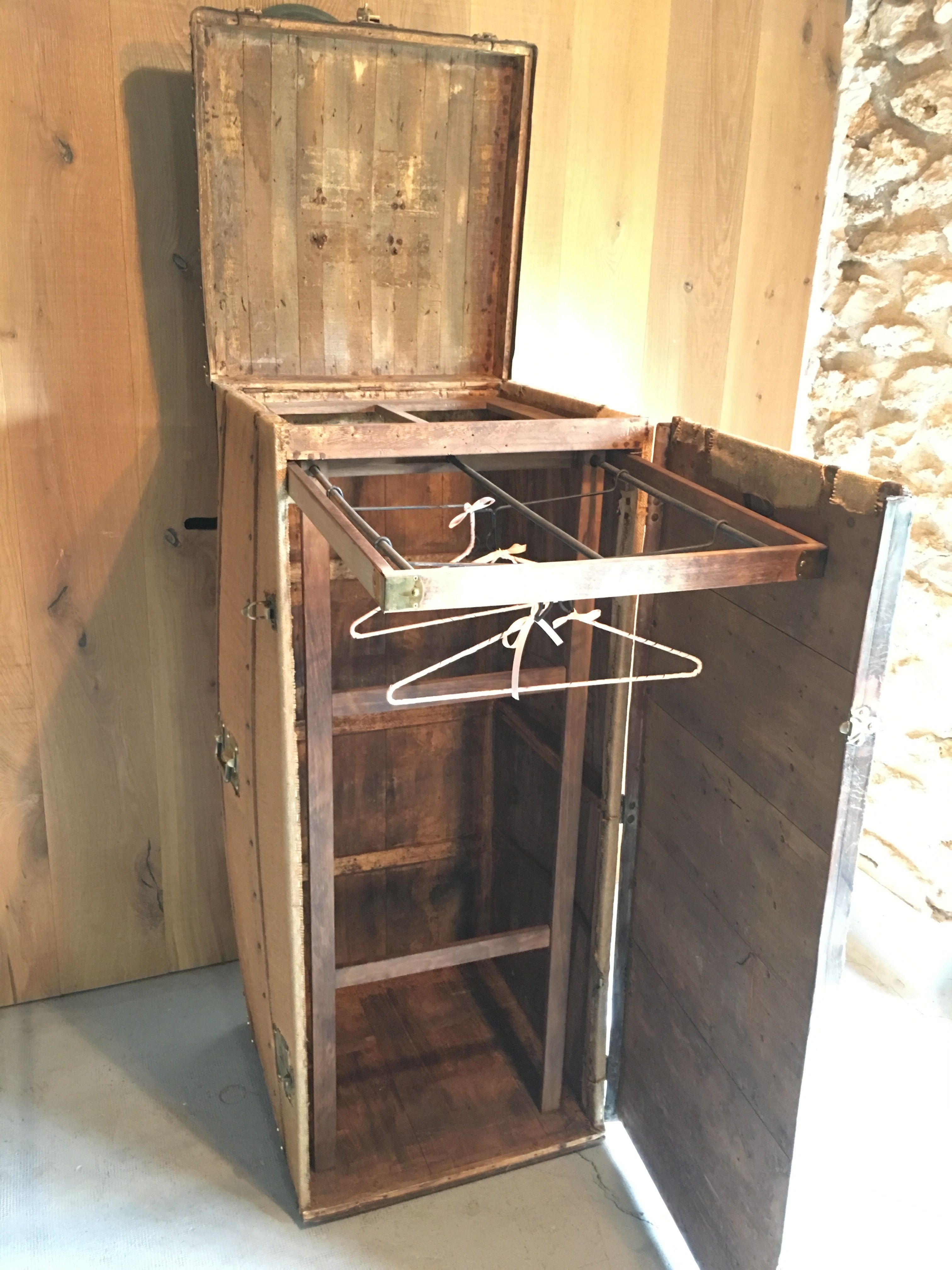 Trunk cabin in wood and fabrics around 1940