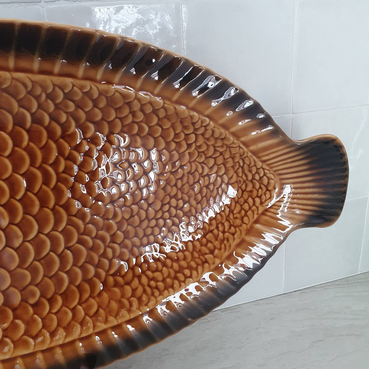 Sarreguemines / Large serving platter and matching fish-shaped sauce boat