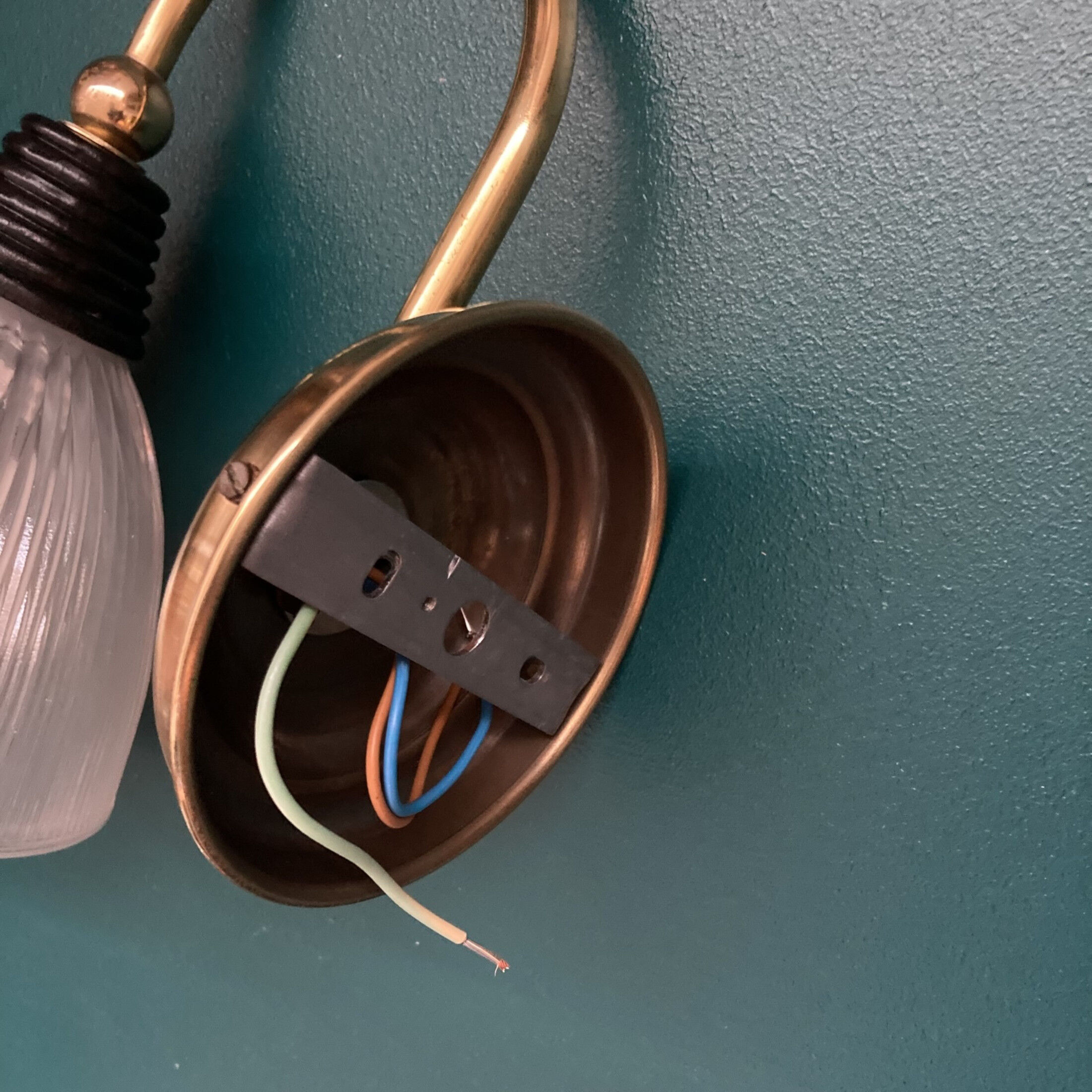 Pair of brass wall sconces and prismatic glass tulips vintage decoration lighting fixture