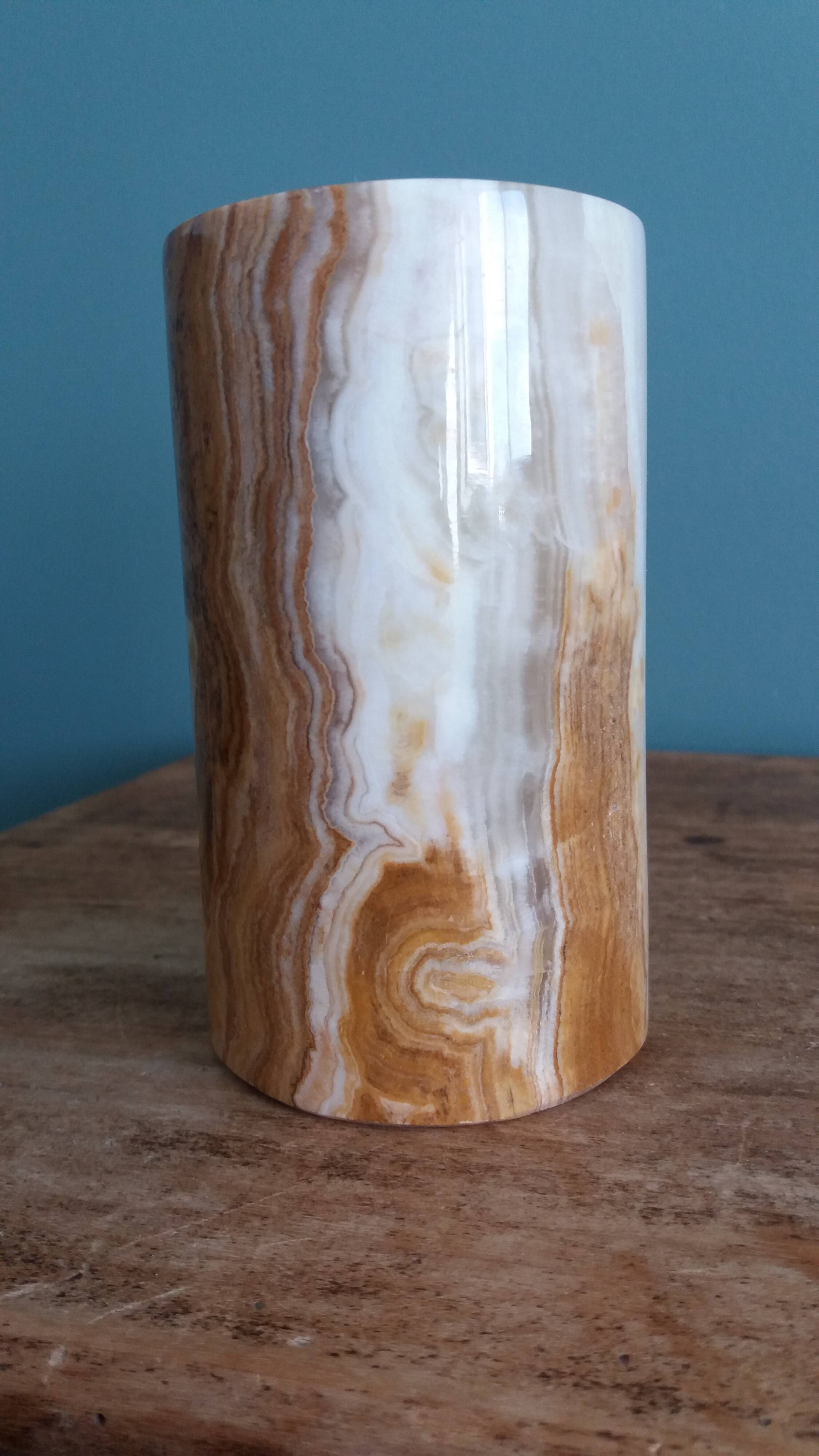 Vase pot for brushes and pencils in marble or onyx.
