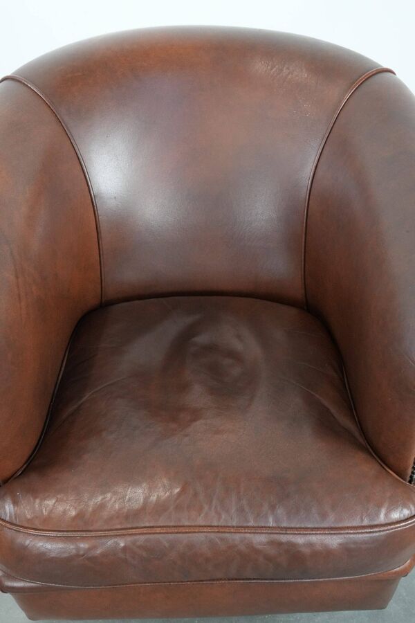 Fauteuil club en cuir de vache couleur cognac de style anglais