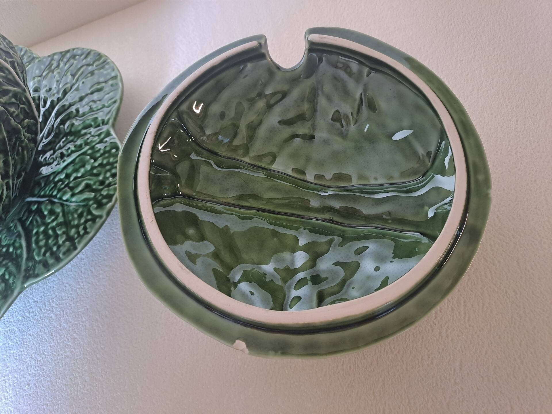 Important cabbage soup tureen and its vintage earthenware dish.