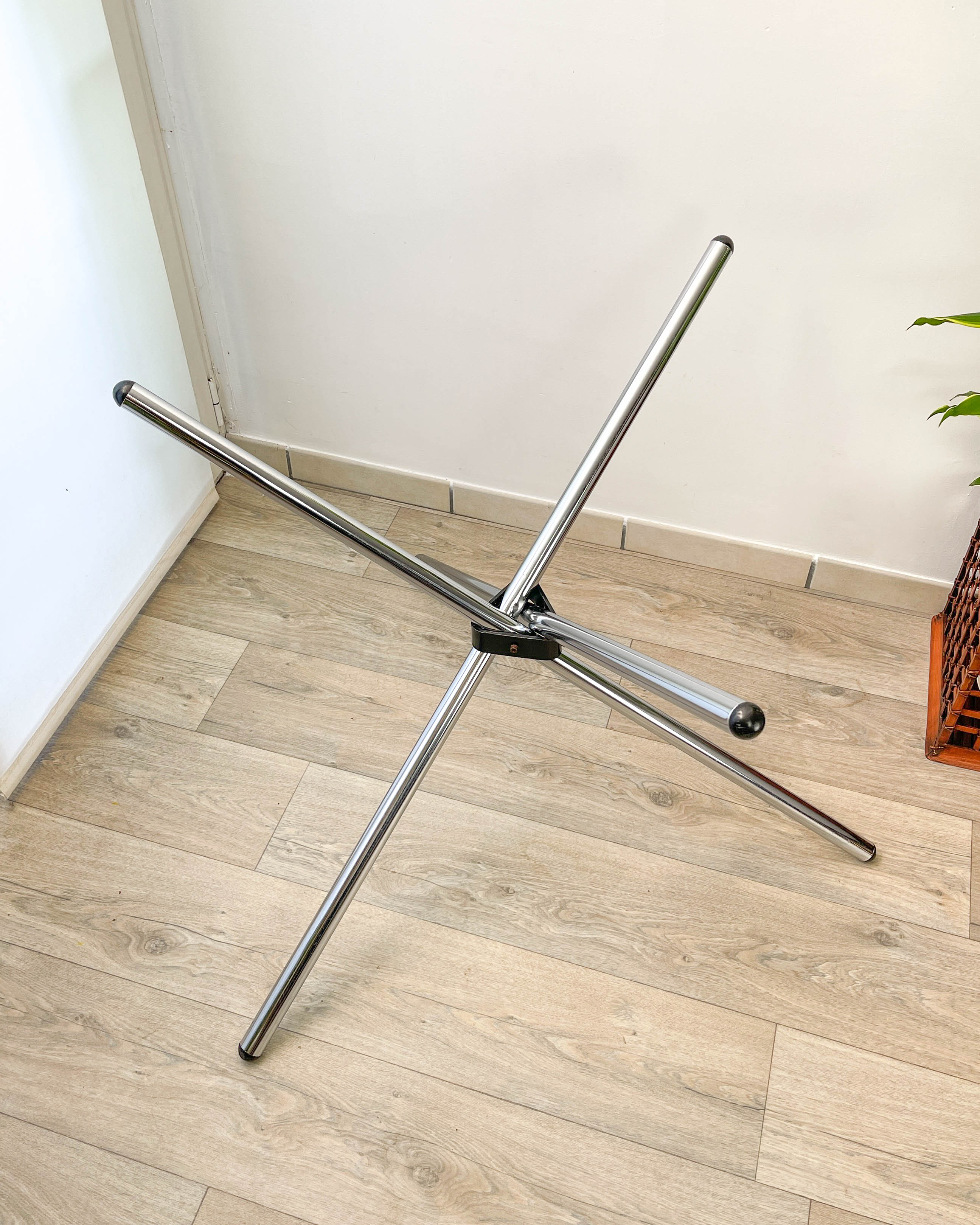 Round tripod table in smoked glass Roche Bobois 70