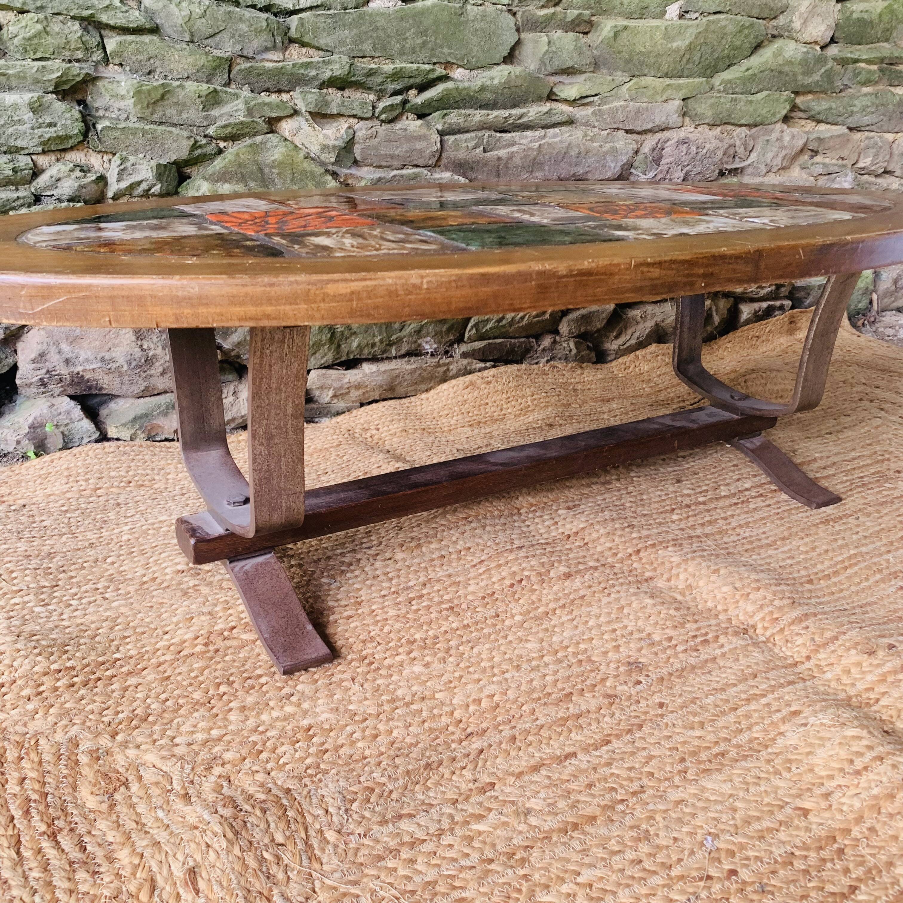 Table basse ovale vintage en céramique