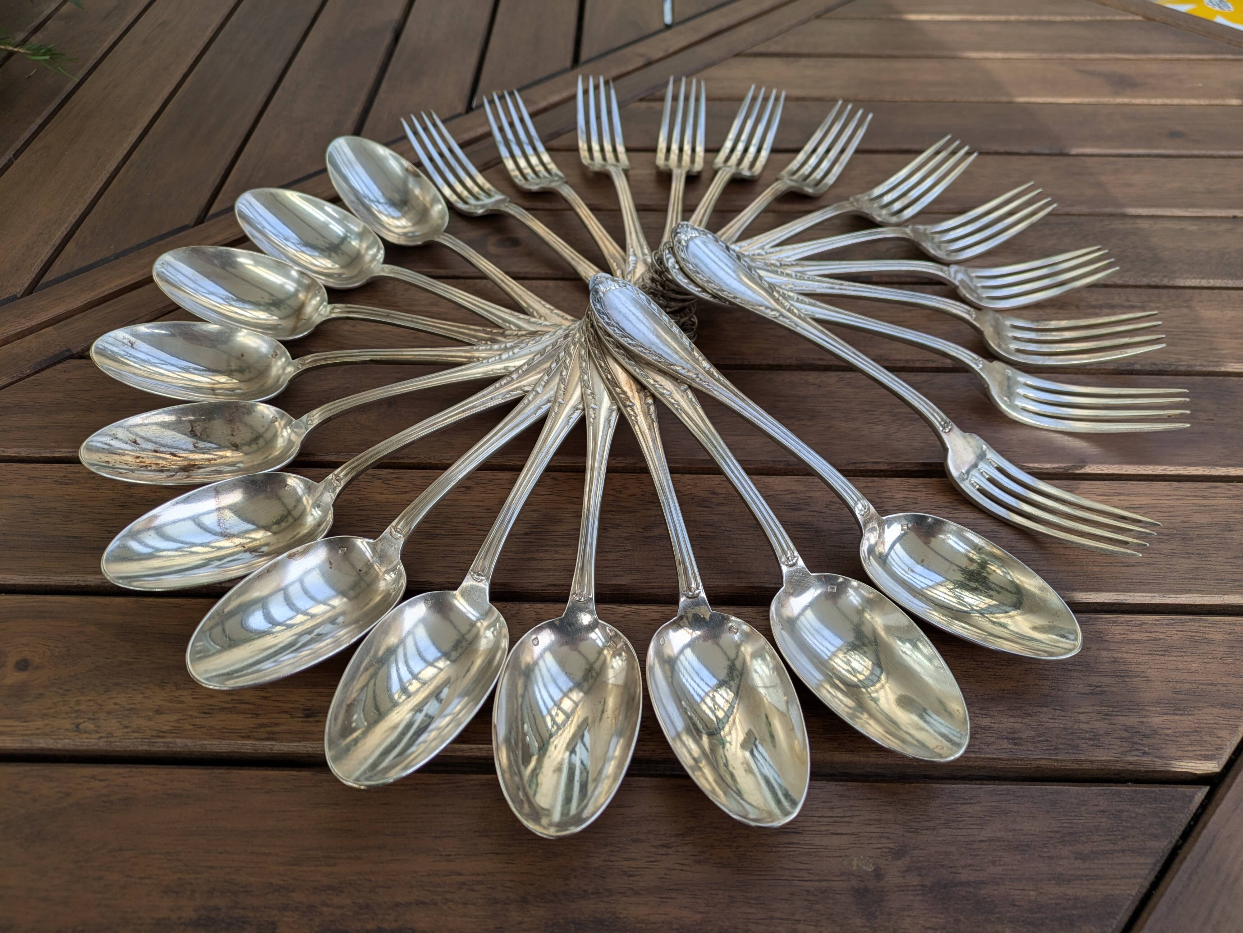 Set of 12 silver plated forks and 12 spoons 84g