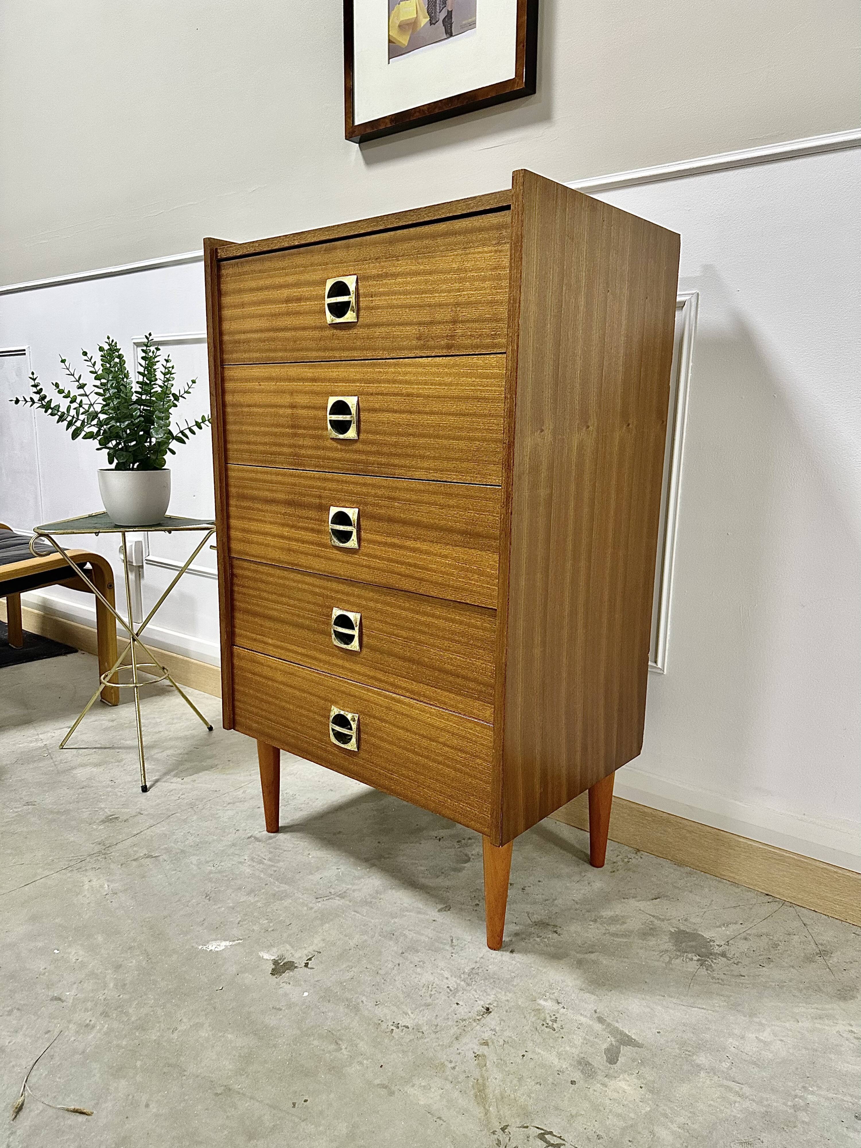Vintage chiffoner spindle feet