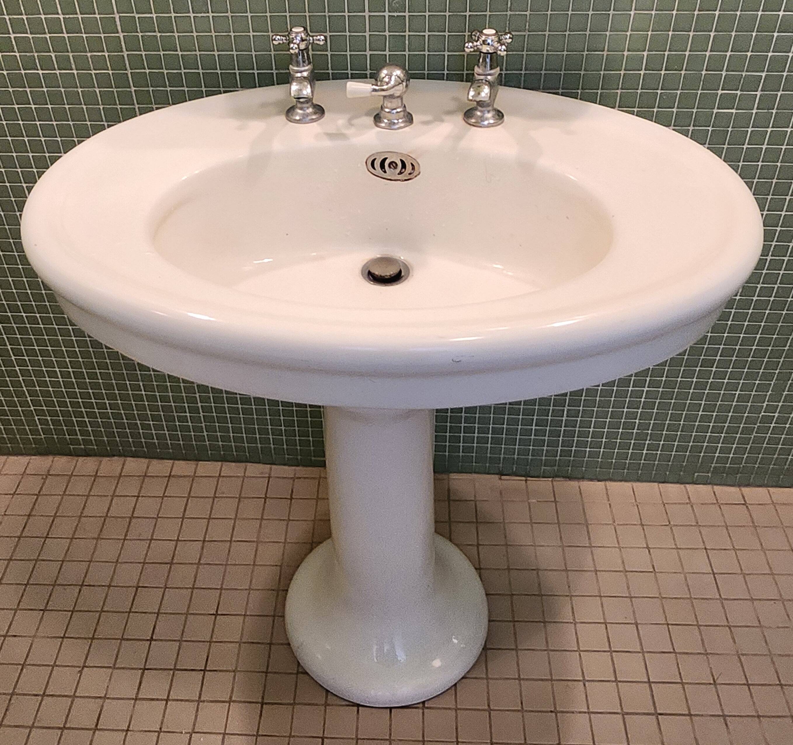 Art Deco washbasin 1925