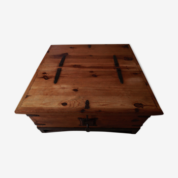 Low chest table