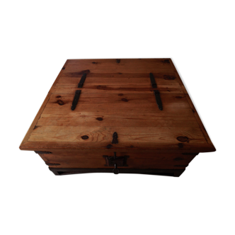 Low chest table
