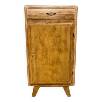 Small buffet with tapered legs, jam jar.