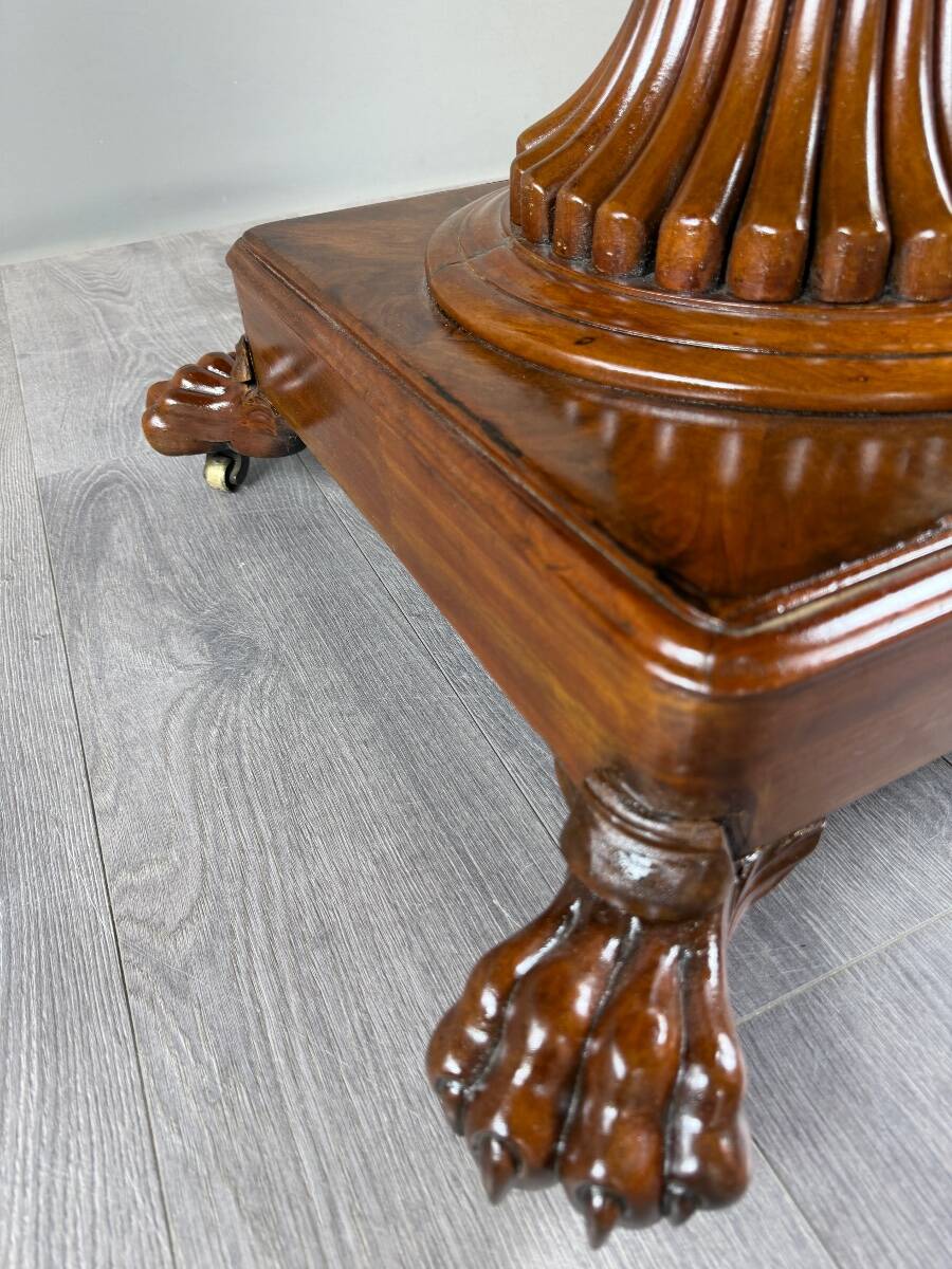 Oval Empire-style table with a central pedestal, 19th century.