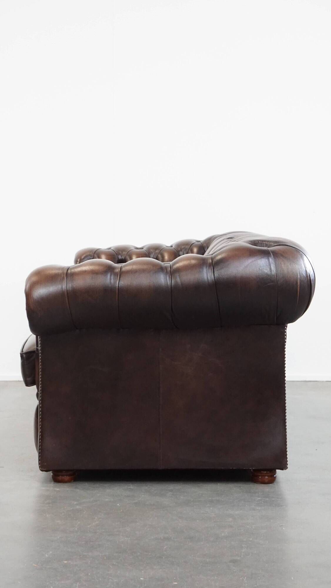 Canapé Chesterfield 3 places en cuir de vache de style anglais