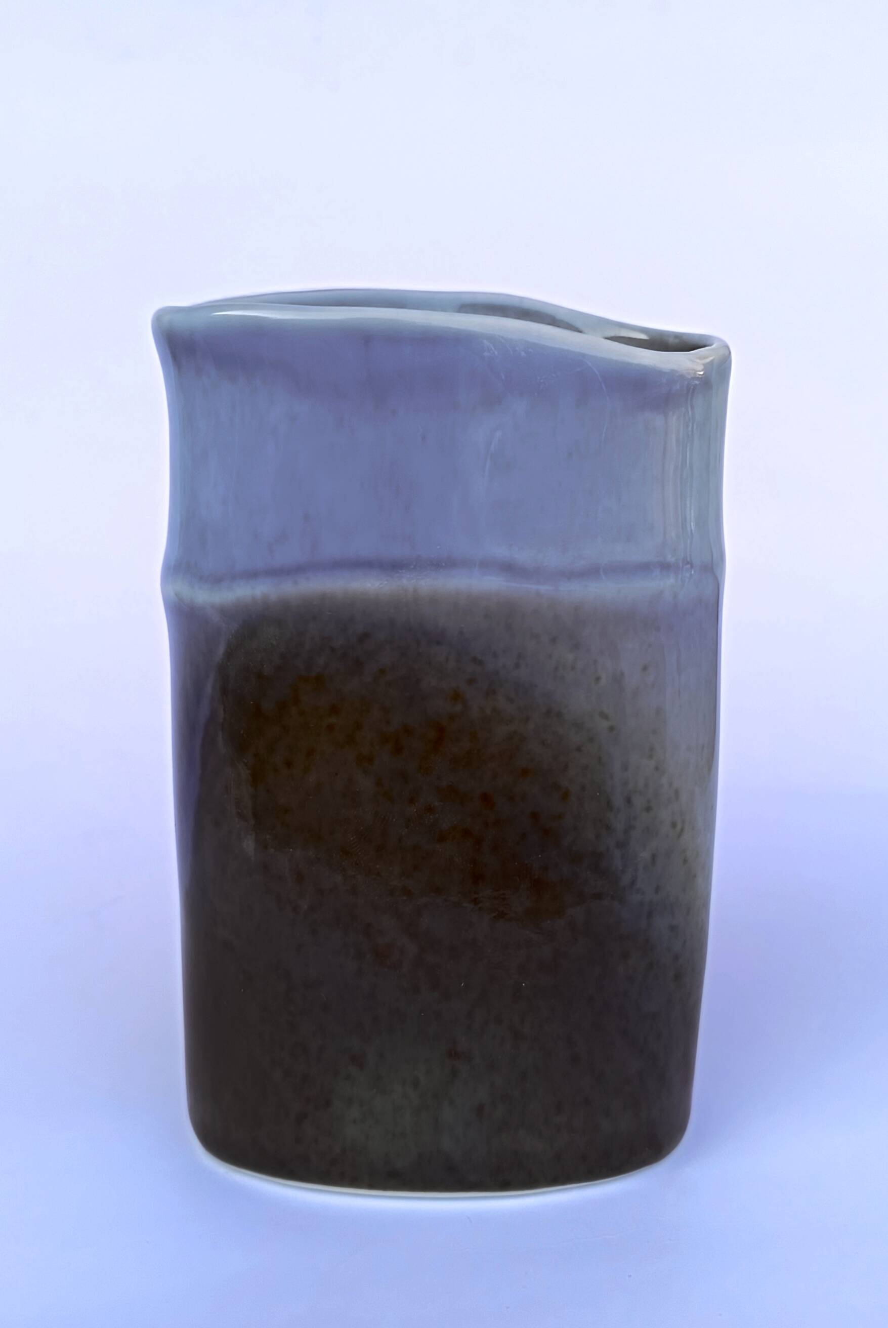 Virebent ceramic vase