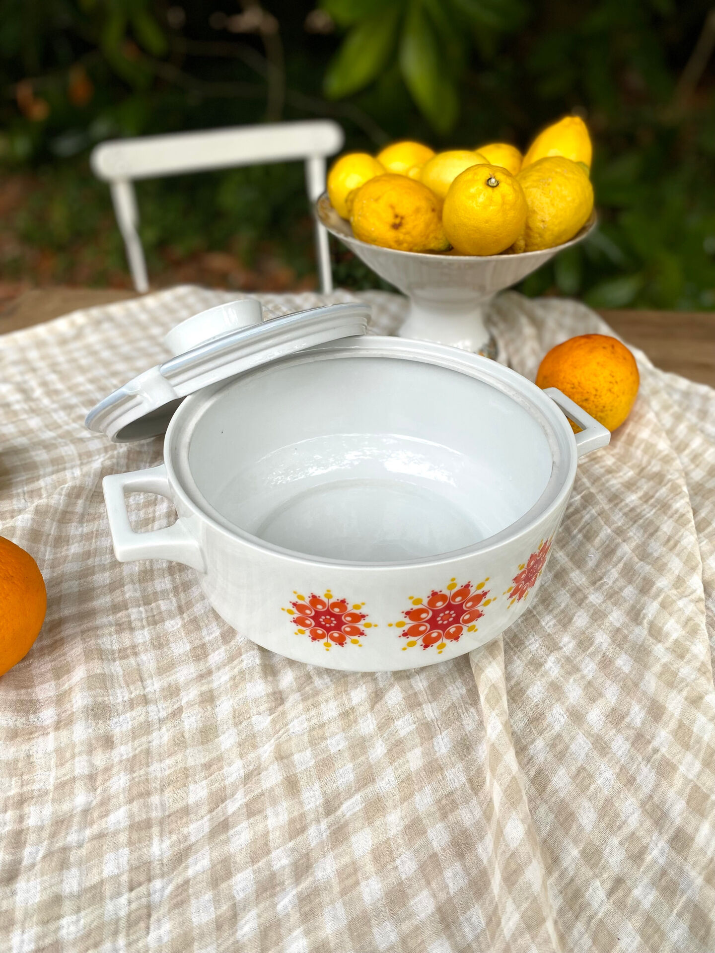 Covered soup tureen Winterling, 70s pop decor