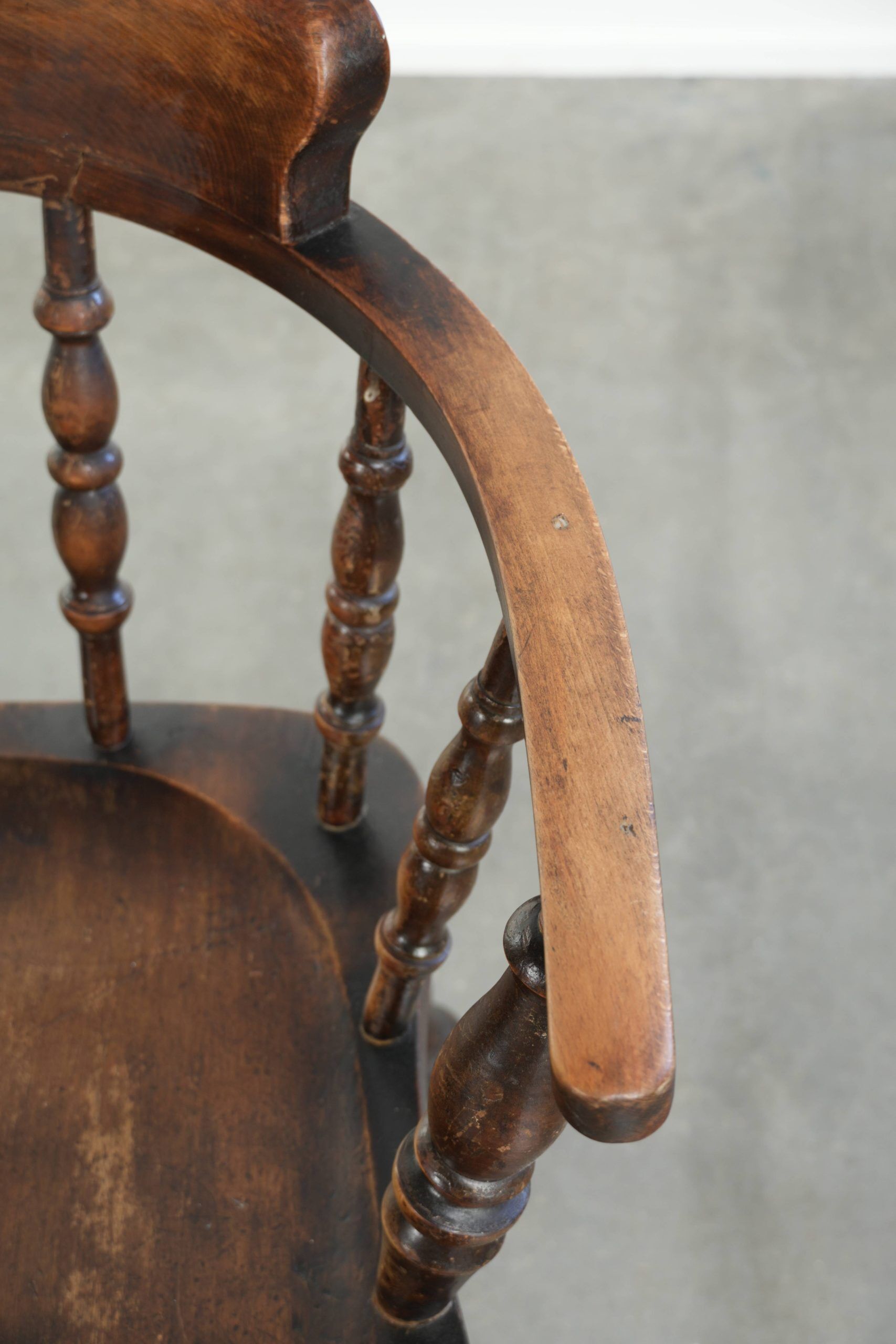 Set of two wooden English antique captain chairs from the late 19th century