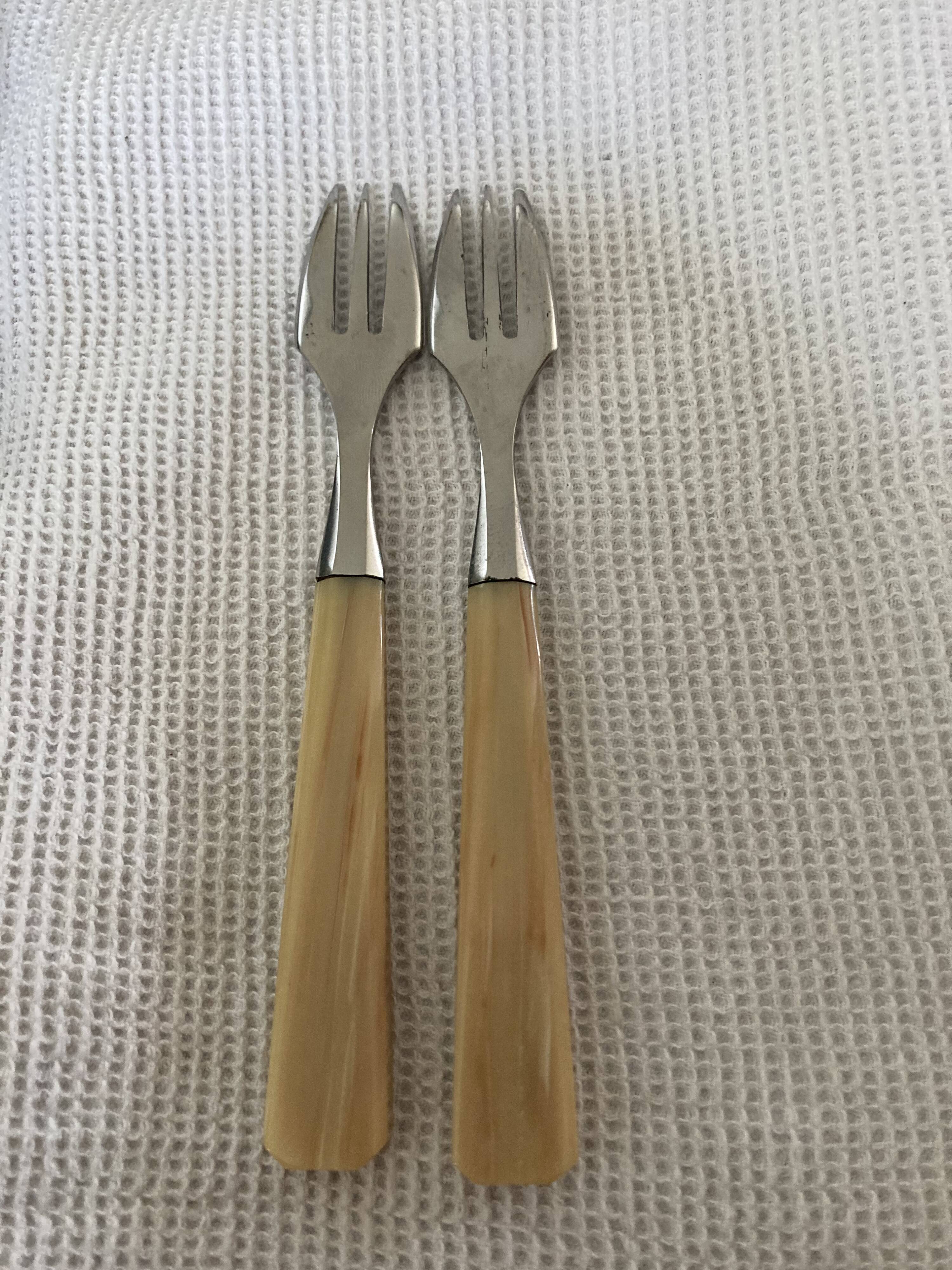 12 fourchettes à dessert
