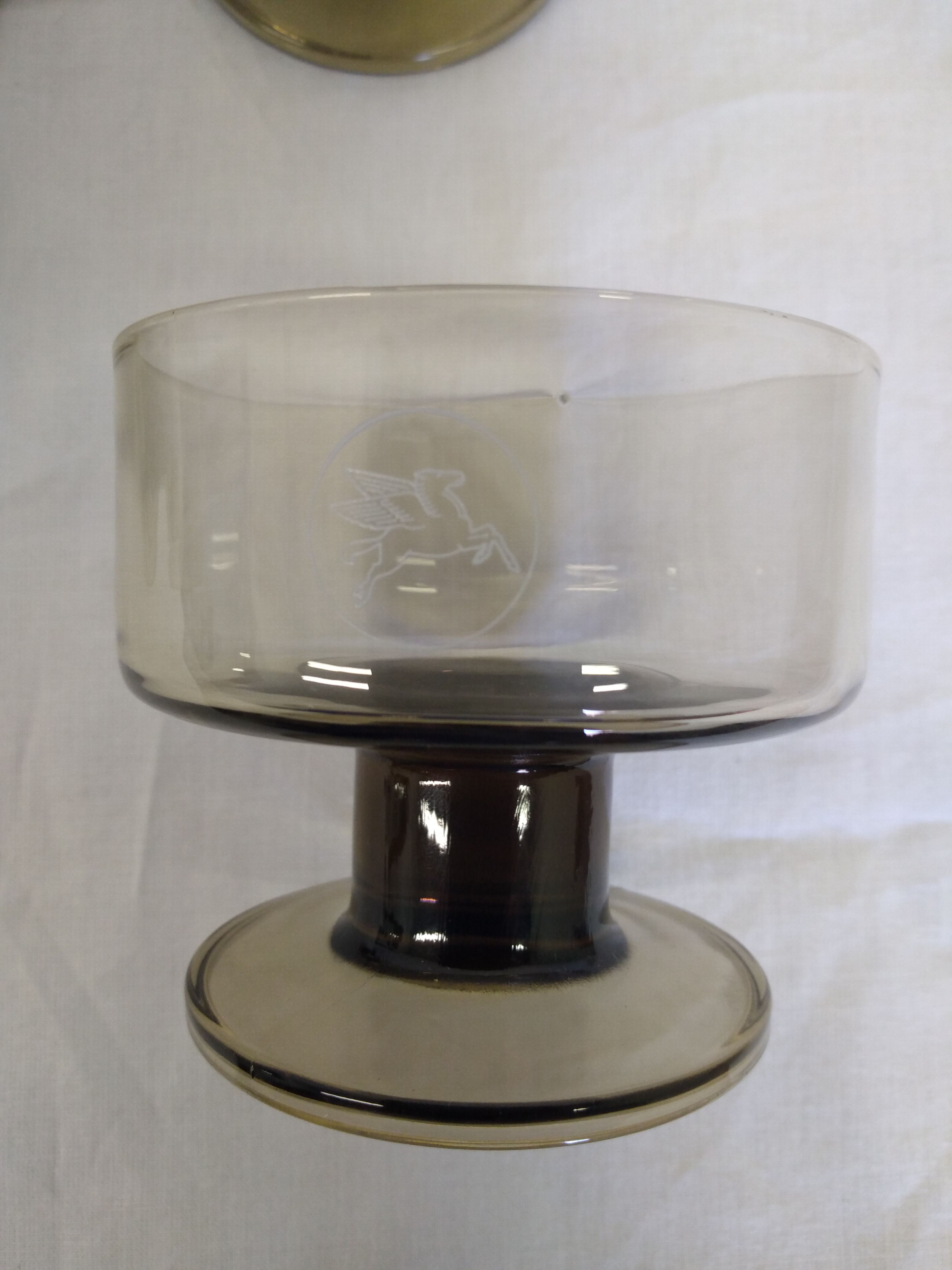 Mobil smoked glass cups
