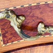 Commode style Louis XV en loupe d'orme et noyer