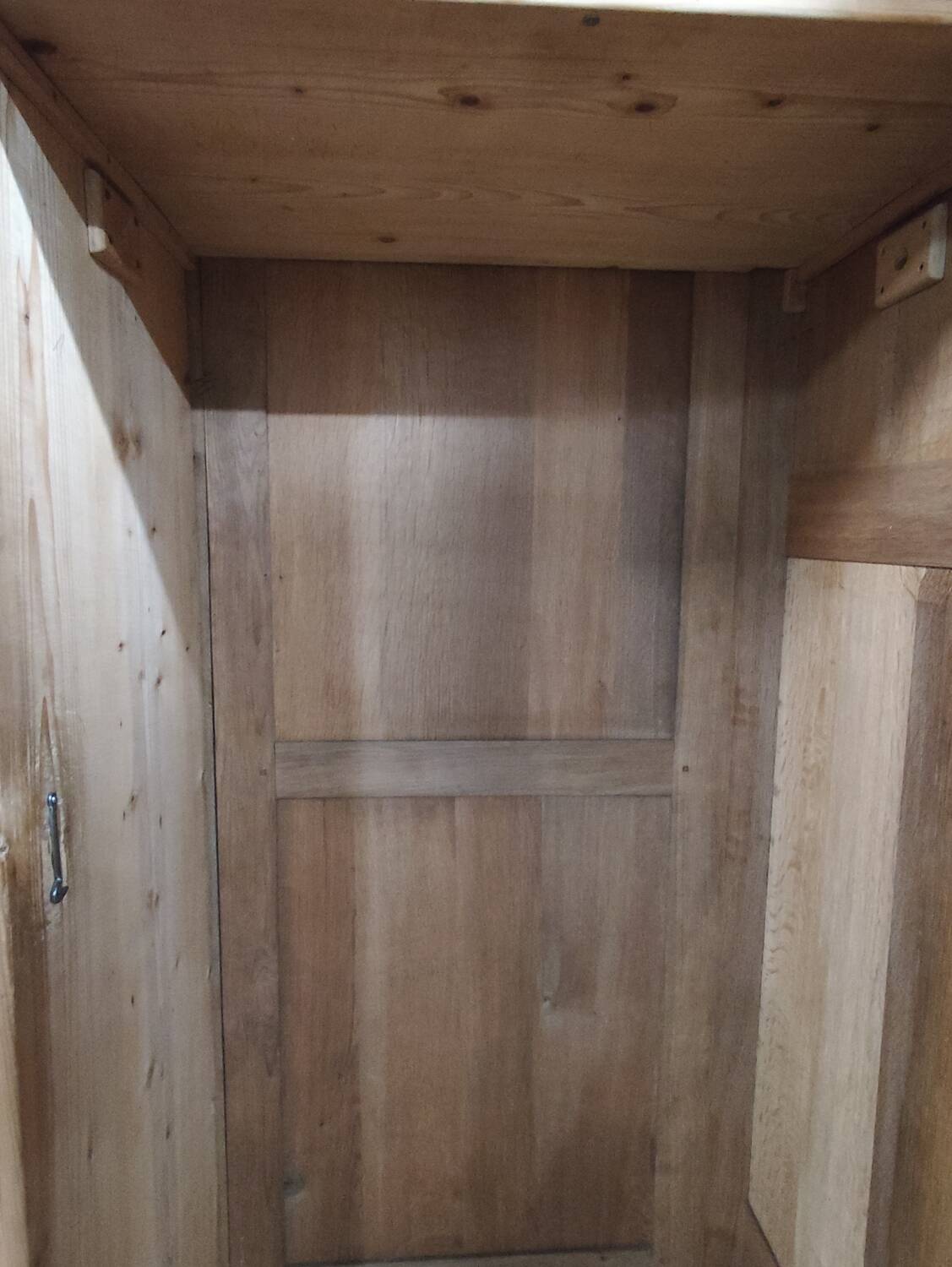 Very old oak wardrobe in very good condition