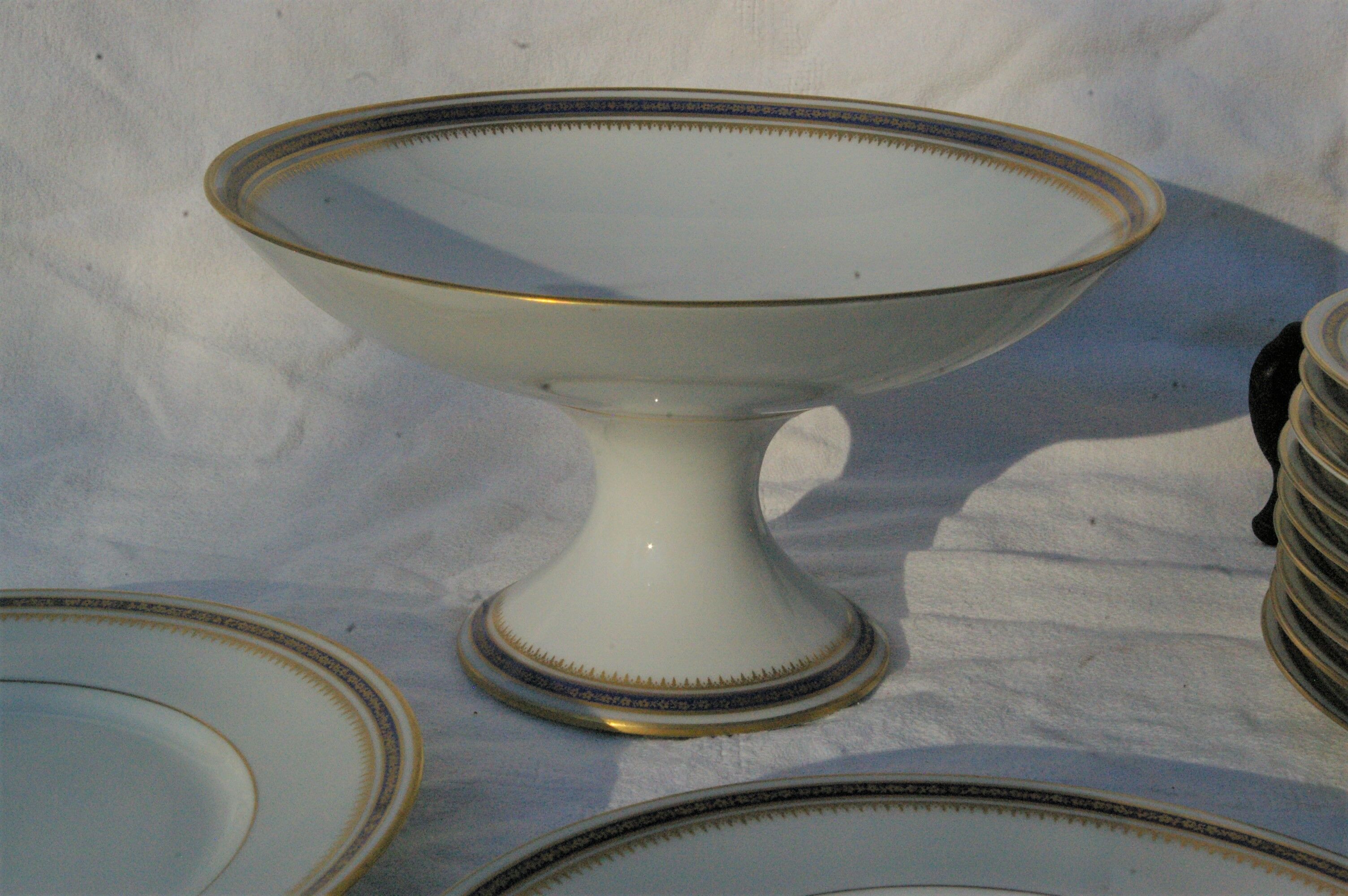 Table service 58 pieces in limoges porcelain uc - blue and gold border