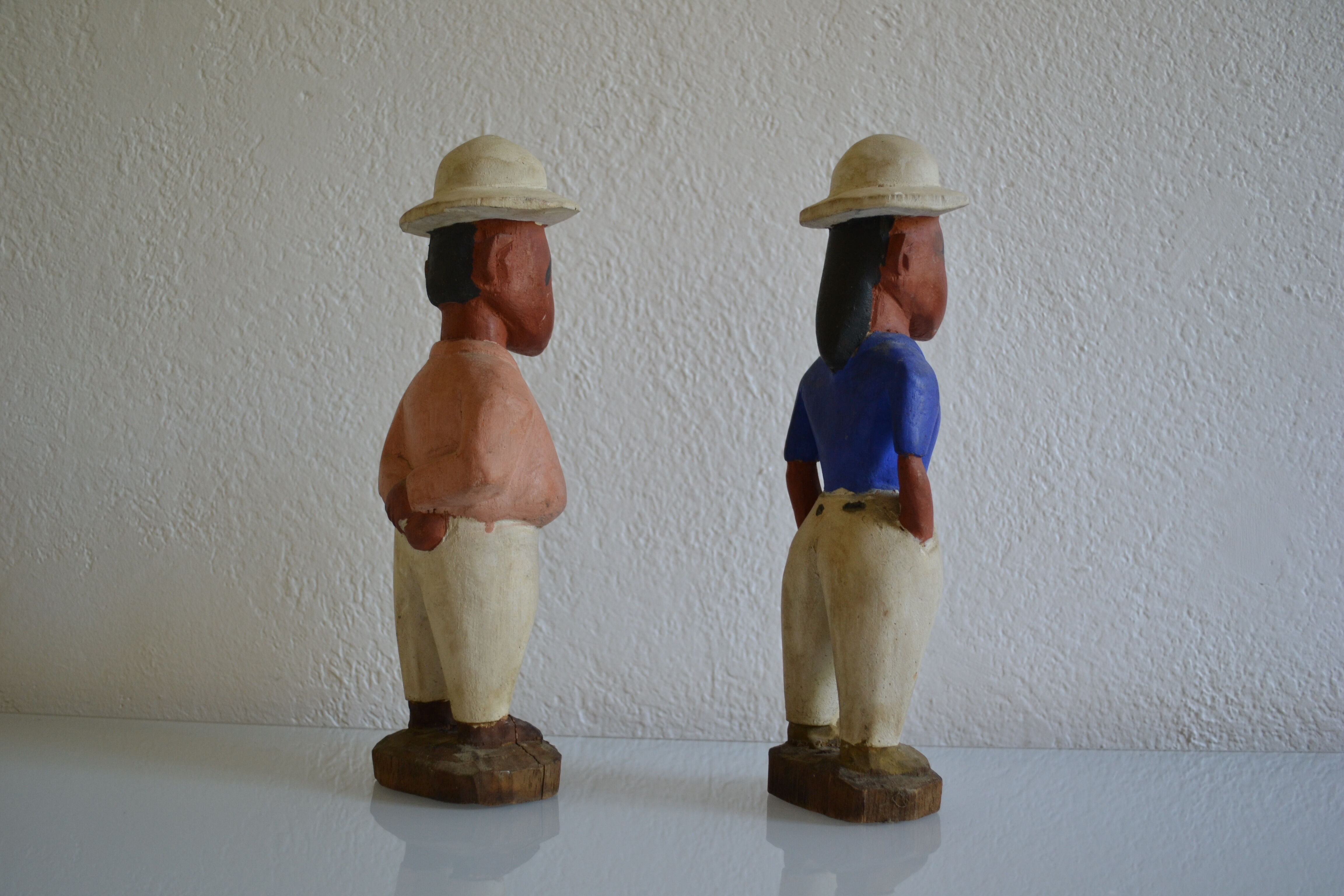 Couple of settlers African statuettes