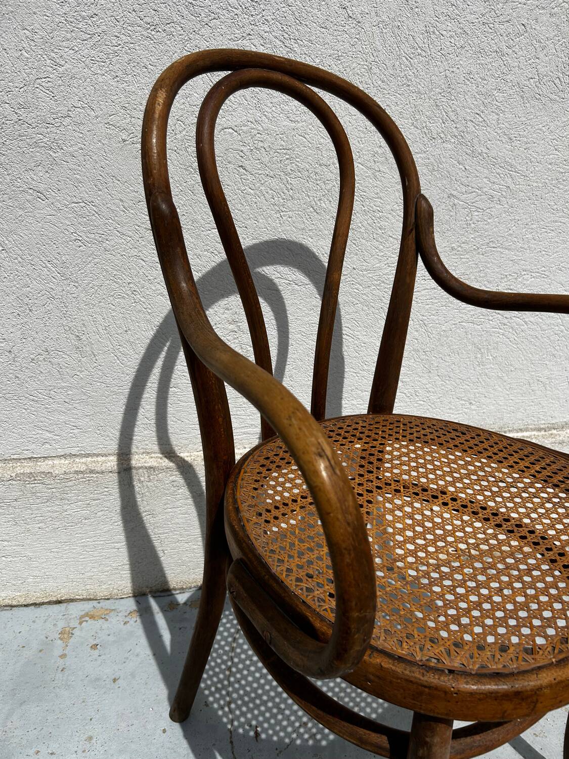 Fauteuil Thonet bois courbé et cannage – modèle bistrot